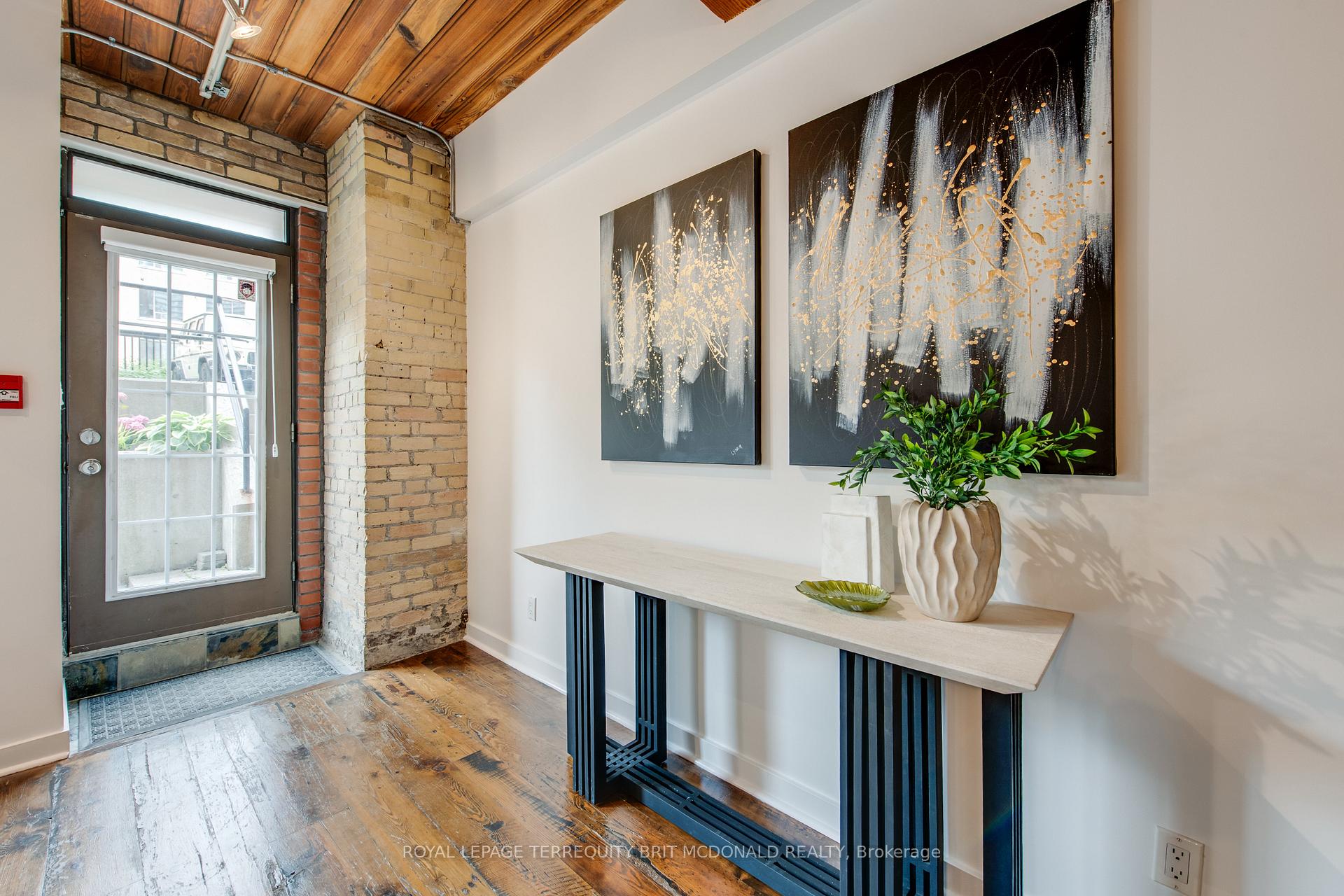 2 Bedrooms Condo at 436 Wellington, Toronto For sale