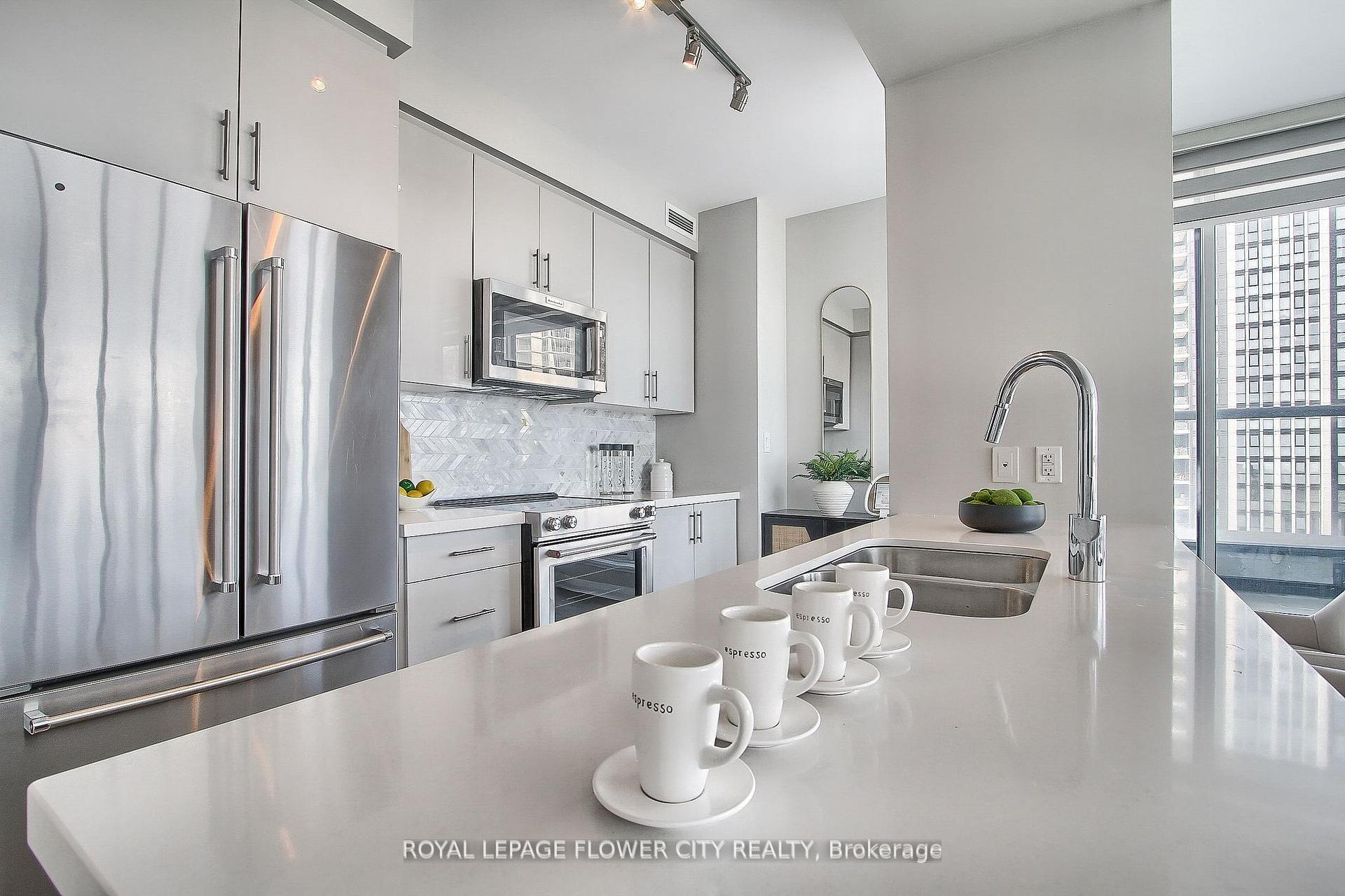 3 Bedrooms Condo at 5025 Four Springs, Mississauga For sale