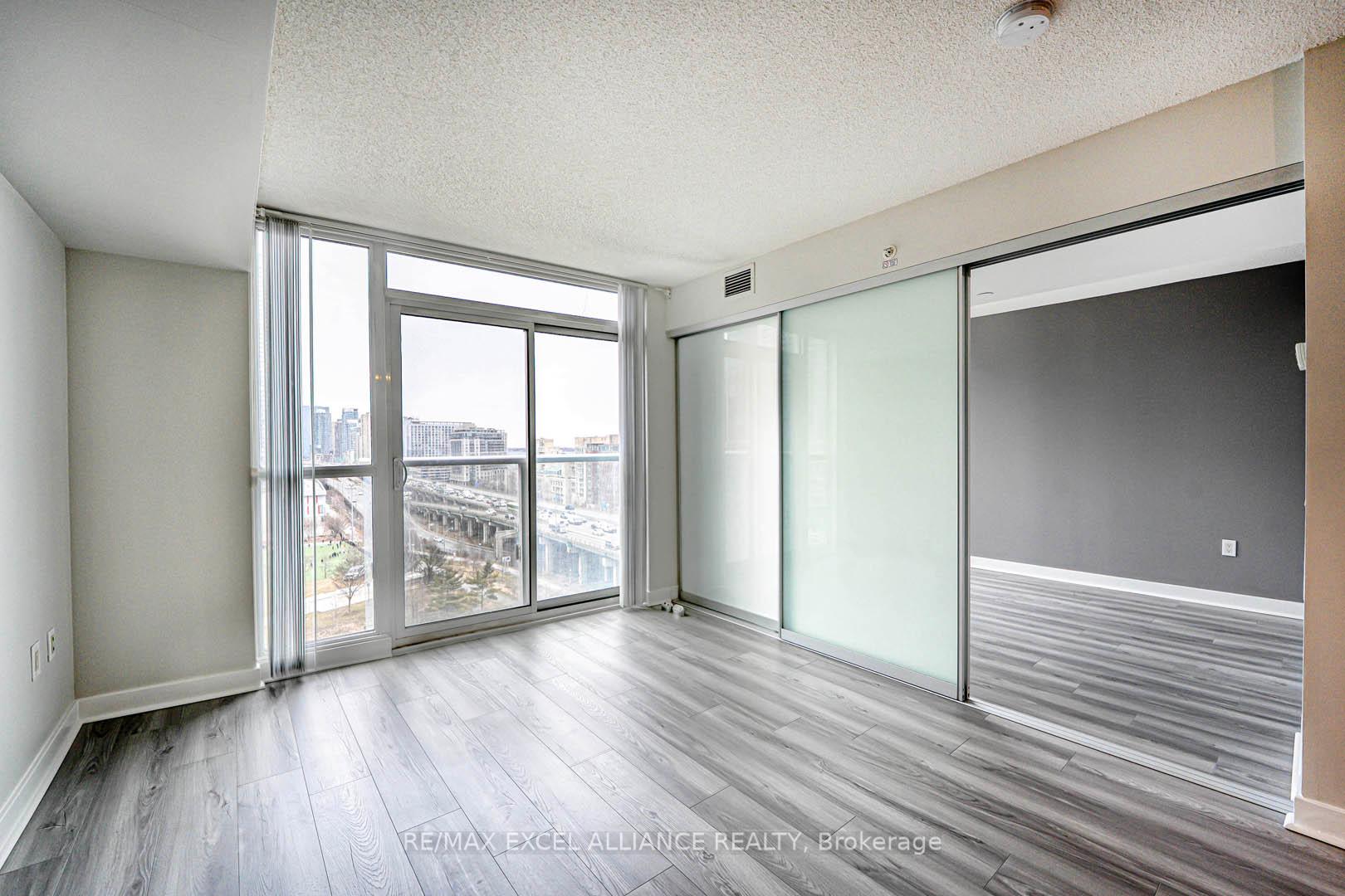 2 Bedrooms Condo at 75 Queens Wharf,  Toronto For sale