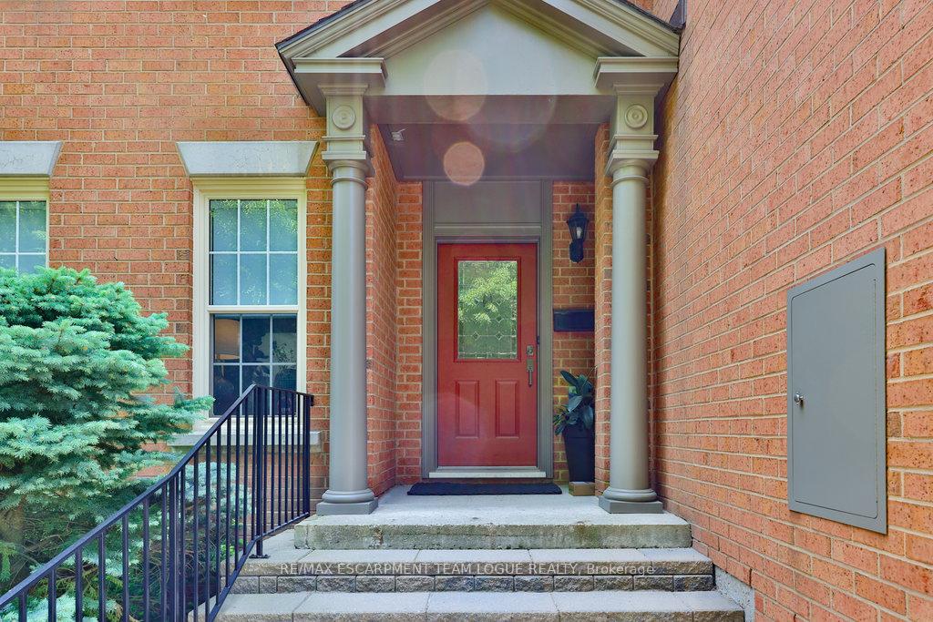 4 Bedrooms Condo at 4211 Millcroft Park, Burlington For sale