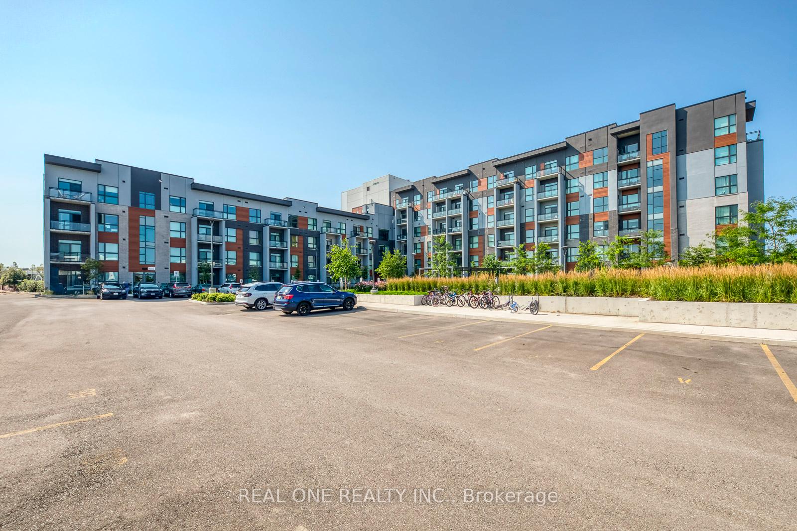 2 Bedrooms Condo at 95 Dundas, Oakville For sale