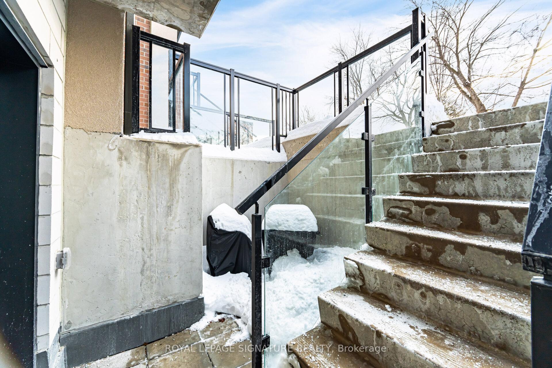 2 Bedrooms Condo at 1085 Douglas McCurdy Comm,  Mississauga For sale