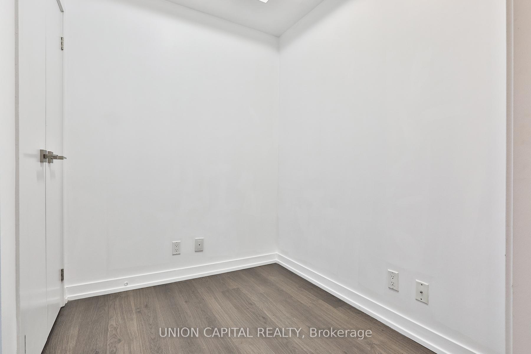 2 Bedrooms Condo at 89 Dunfield, Toronto For sale
