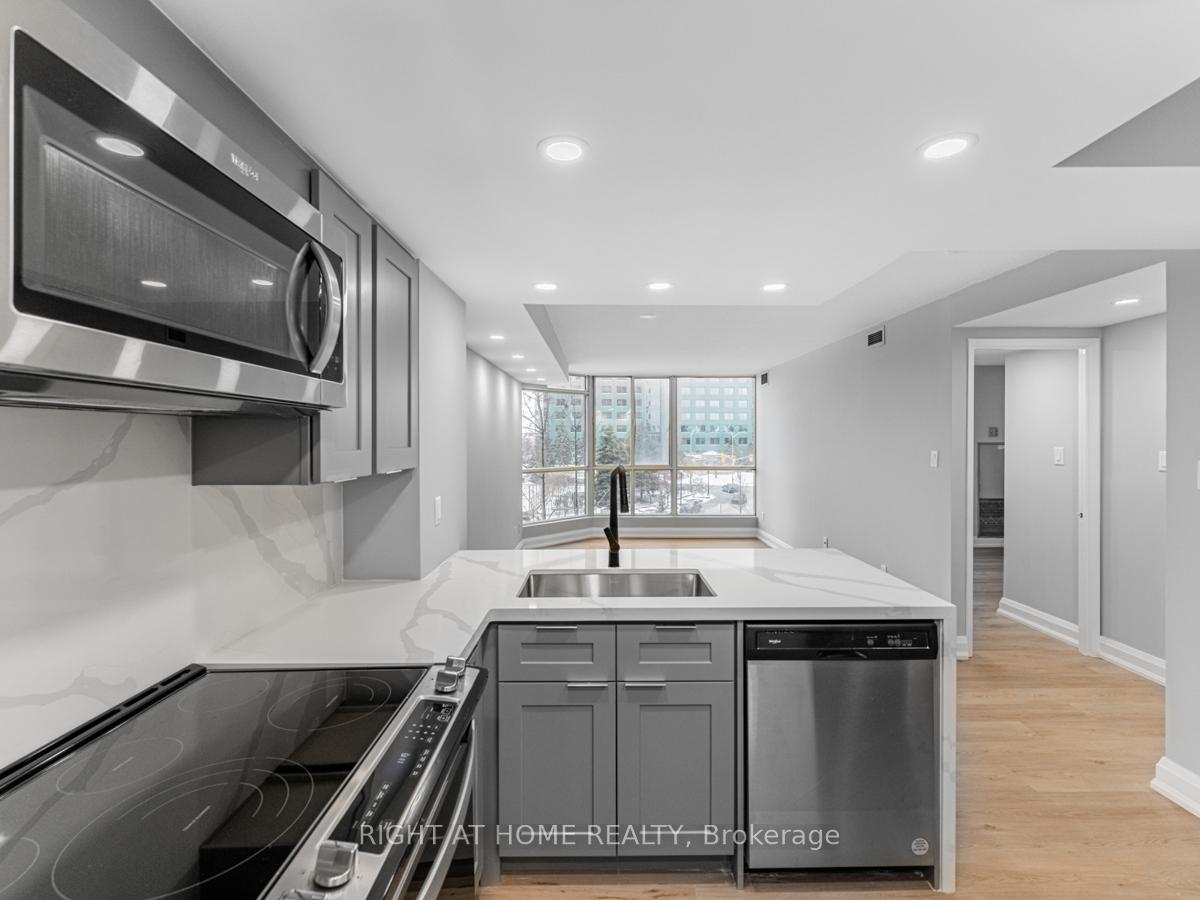 1 Bedroom Condo at 55 Kingsbridge Garden,  Mississauga For sale