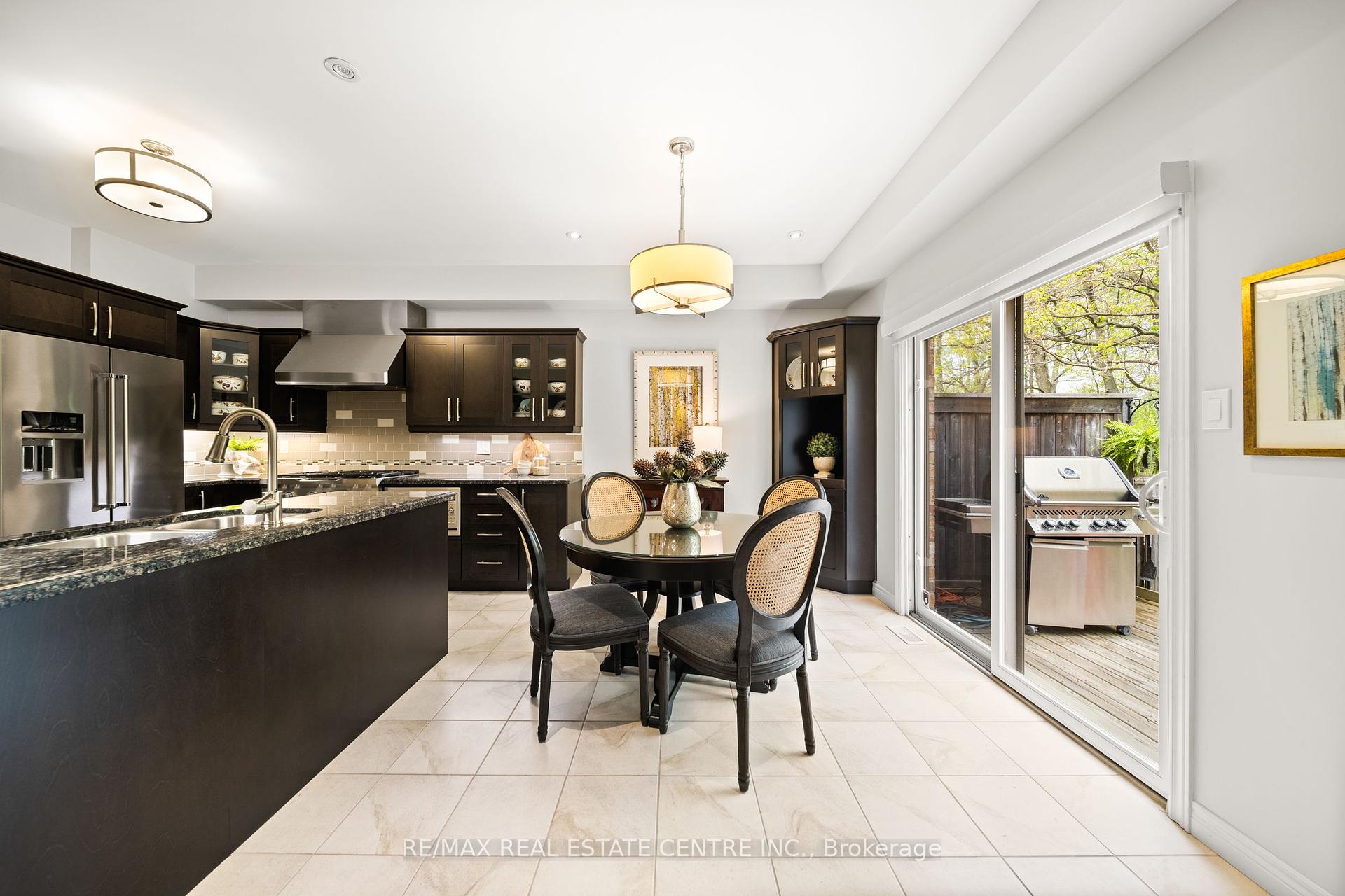 3 Bedrooms Condo at 441 Stonehenge, Hamilton For sale