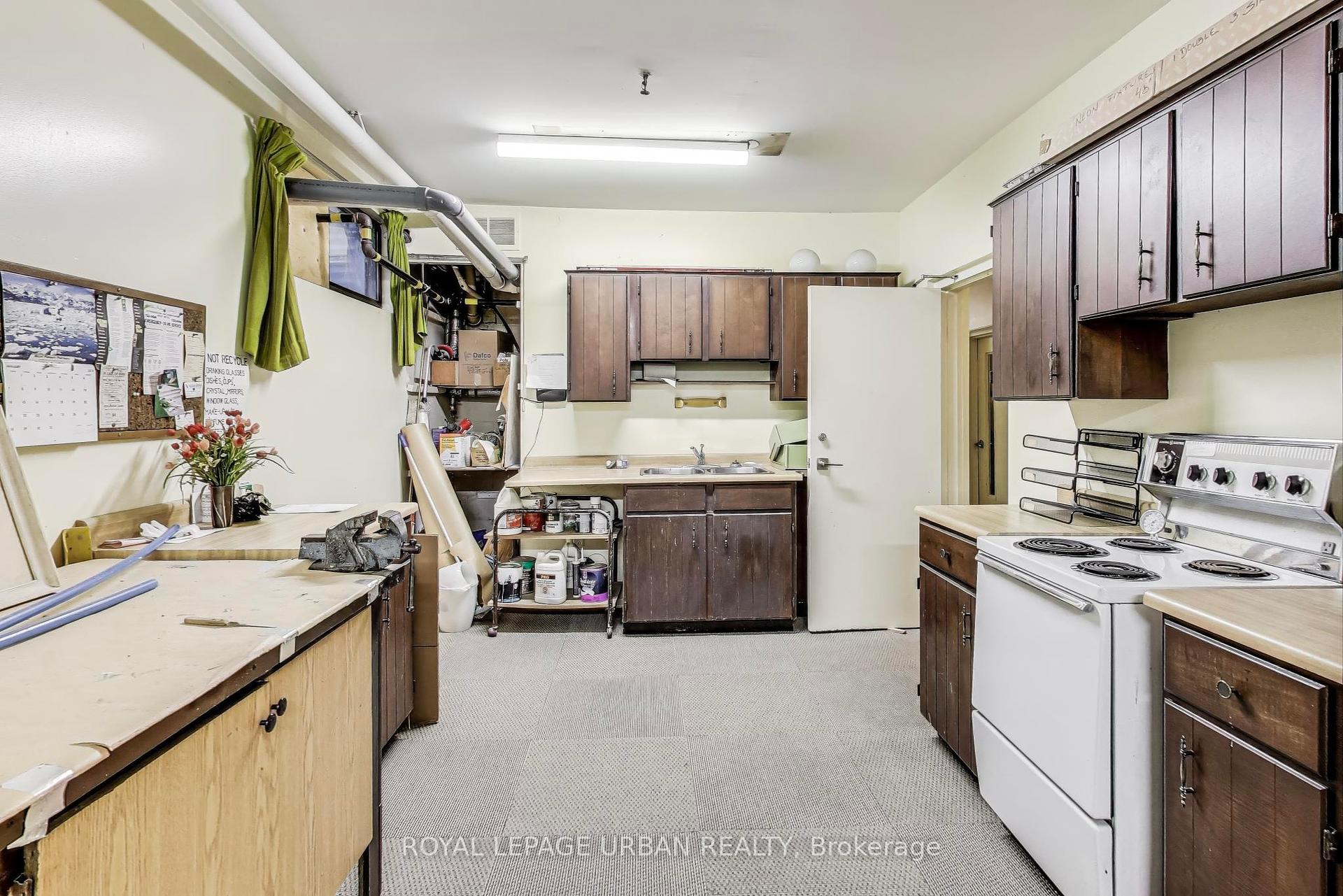 2 Bedrooms Condo at 166 Sherwood, Toronto For sale