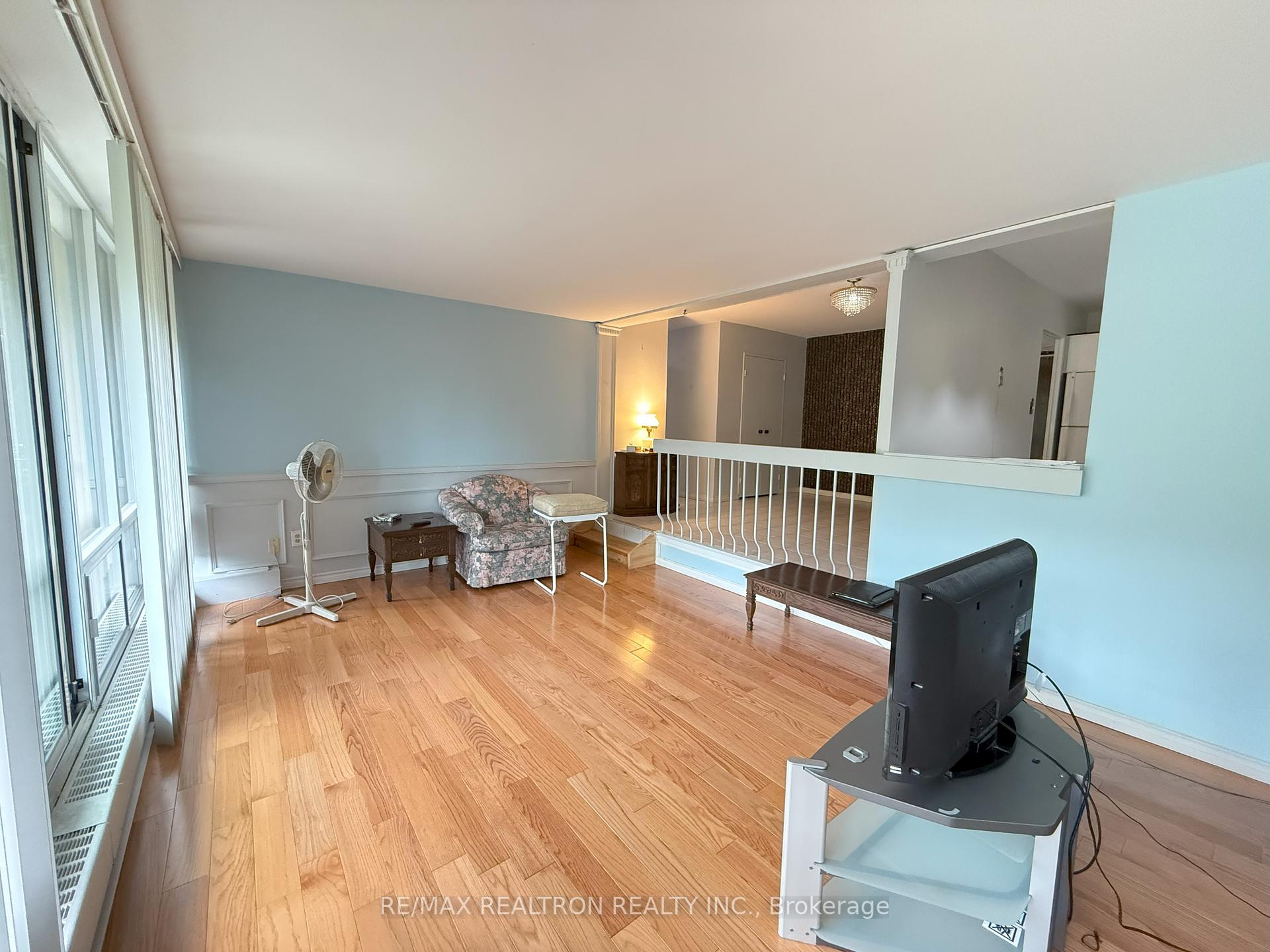 3 Bedrooms Condo at 1 Four Winds, Toronto For sale