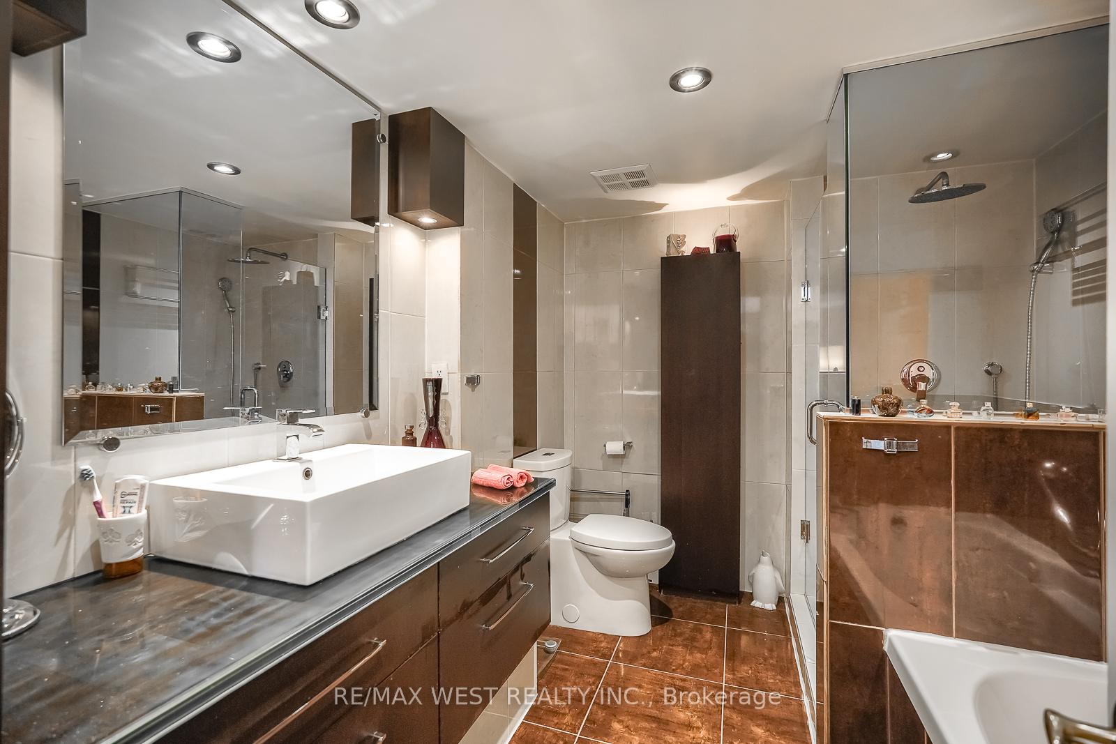 3 Bedrooms Condo at 2285 Lake Shore, Toronto For sale