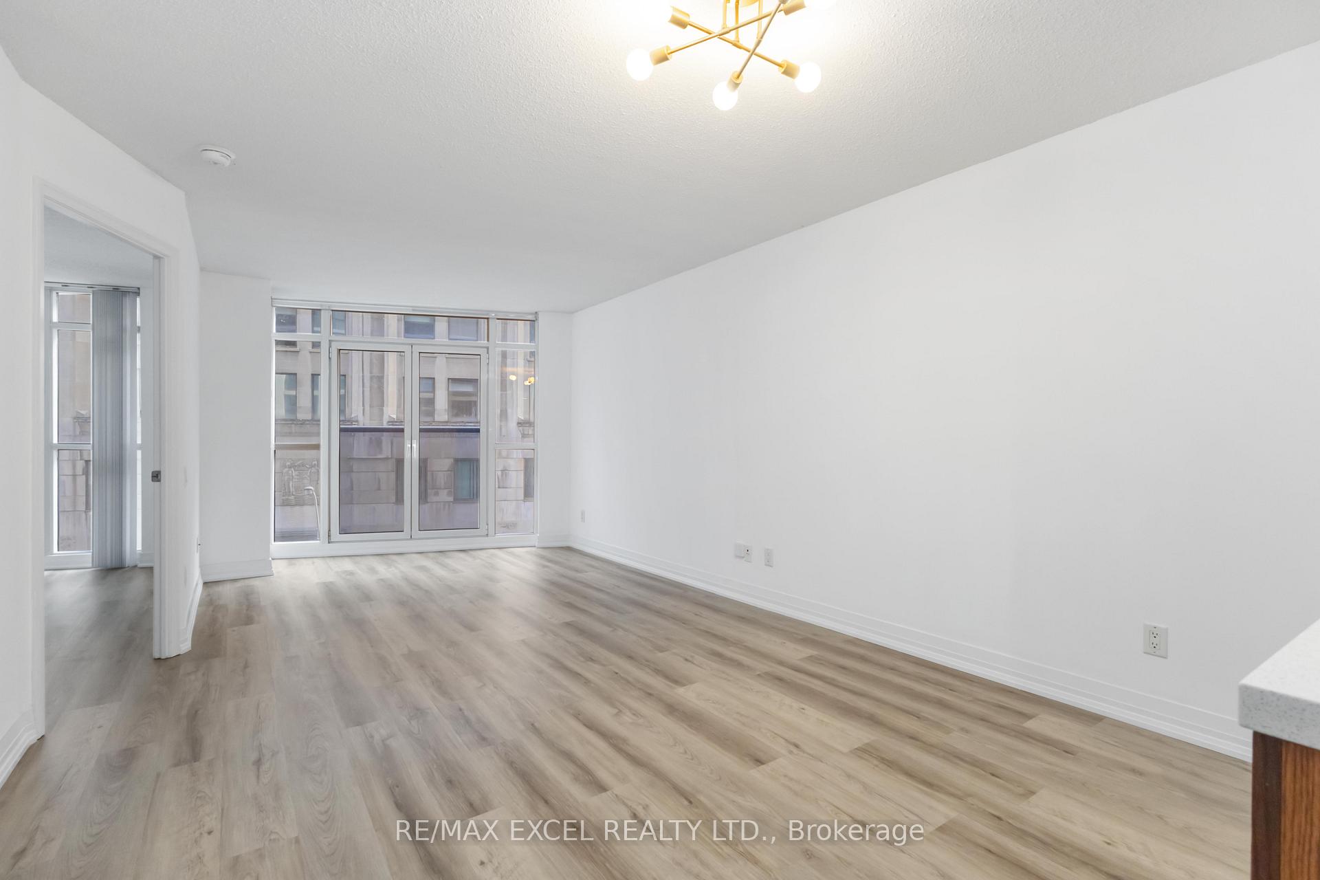 2 Bedrooms Condo at 21 Carlton, Toronto For sale