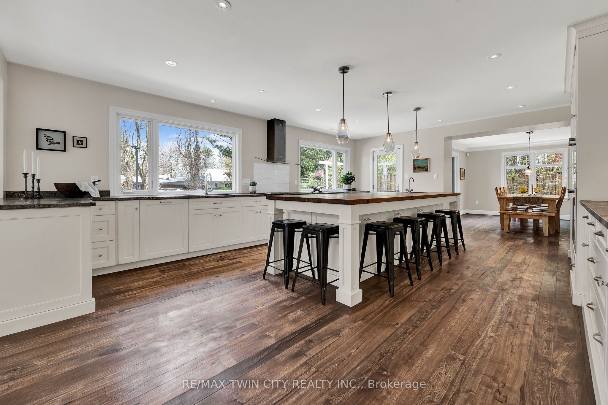 7 Huntley Crescent