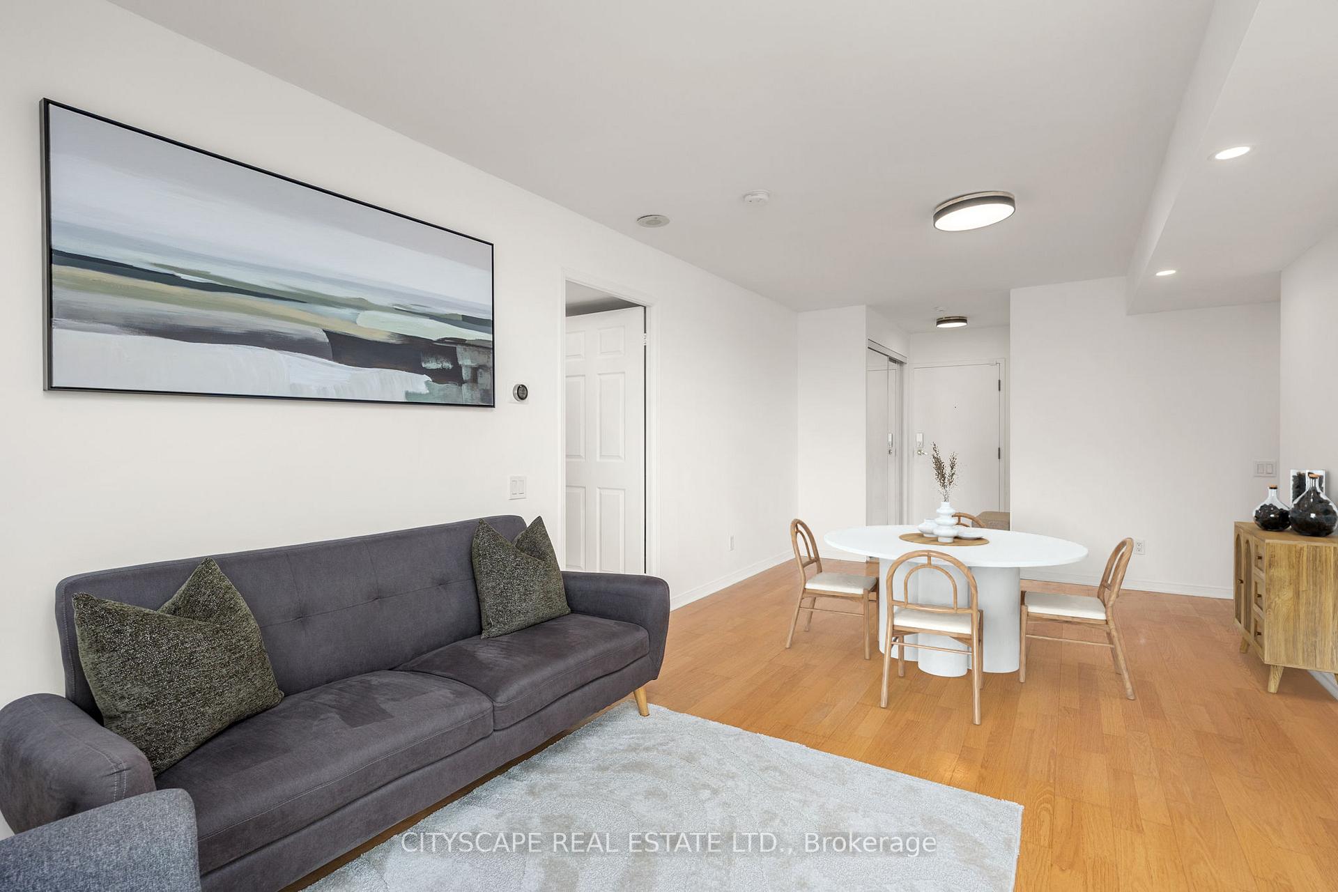 2 Bedrooms Condo at 5 Emerald, Vaughan For sale