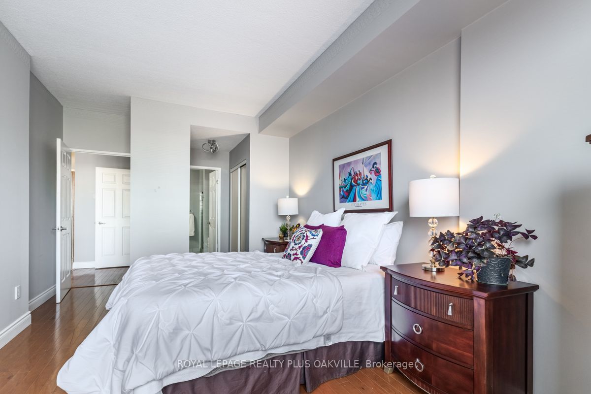 2511 Lakeshore Road W, #517