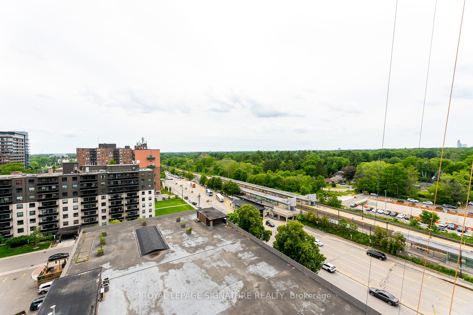 2 Bedrooms Condo at 28 Ann, Mississauga For sale