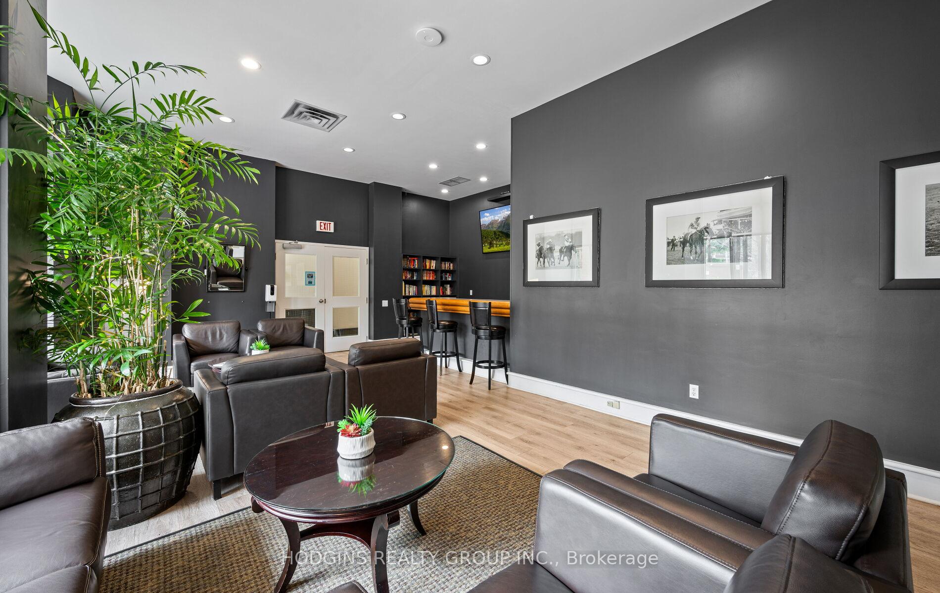 1 Bedroom Condo at 21 Overlea, Toronto For sale