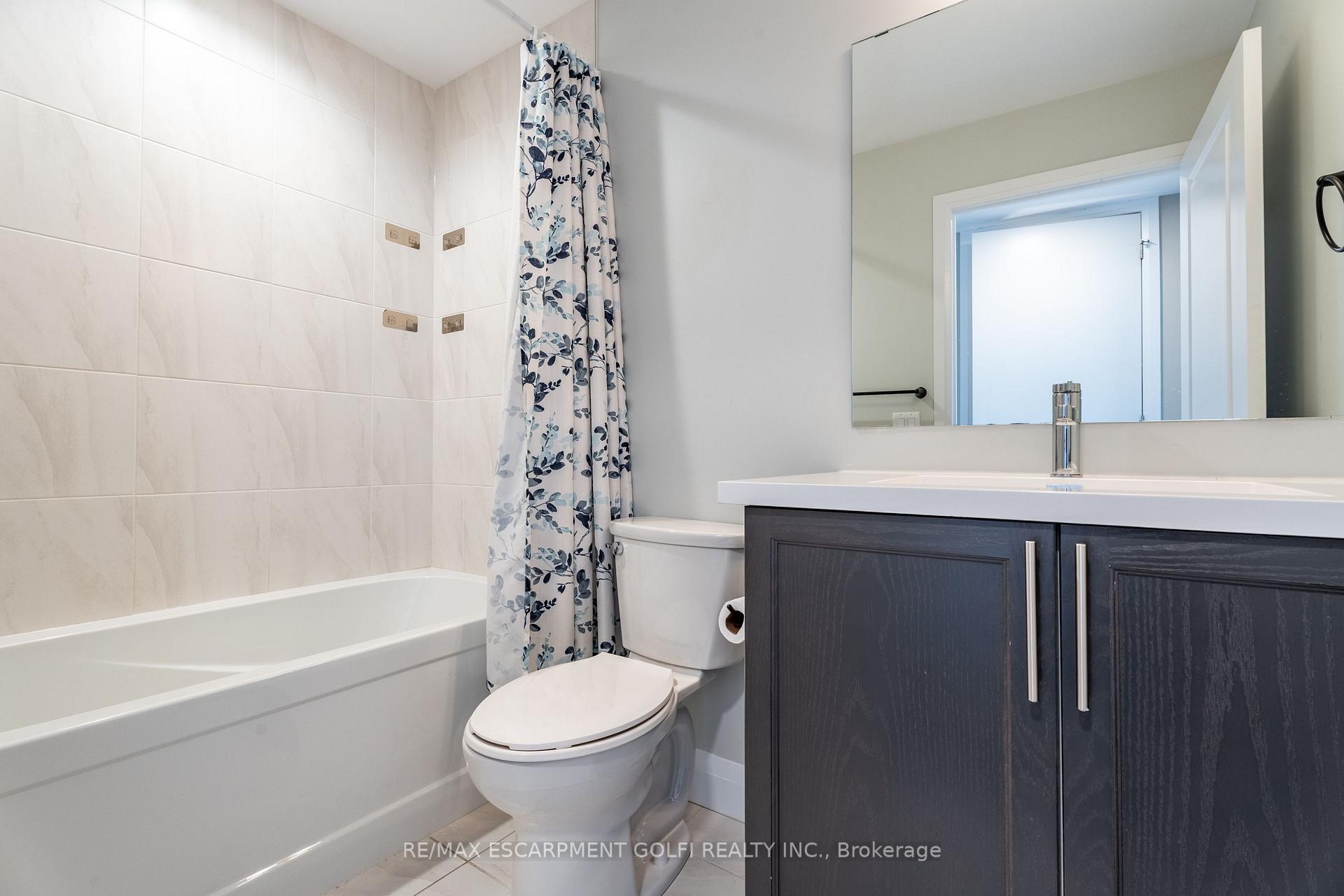 2 Bedrooms Condo at 1 Redfern, Hamilton For sale