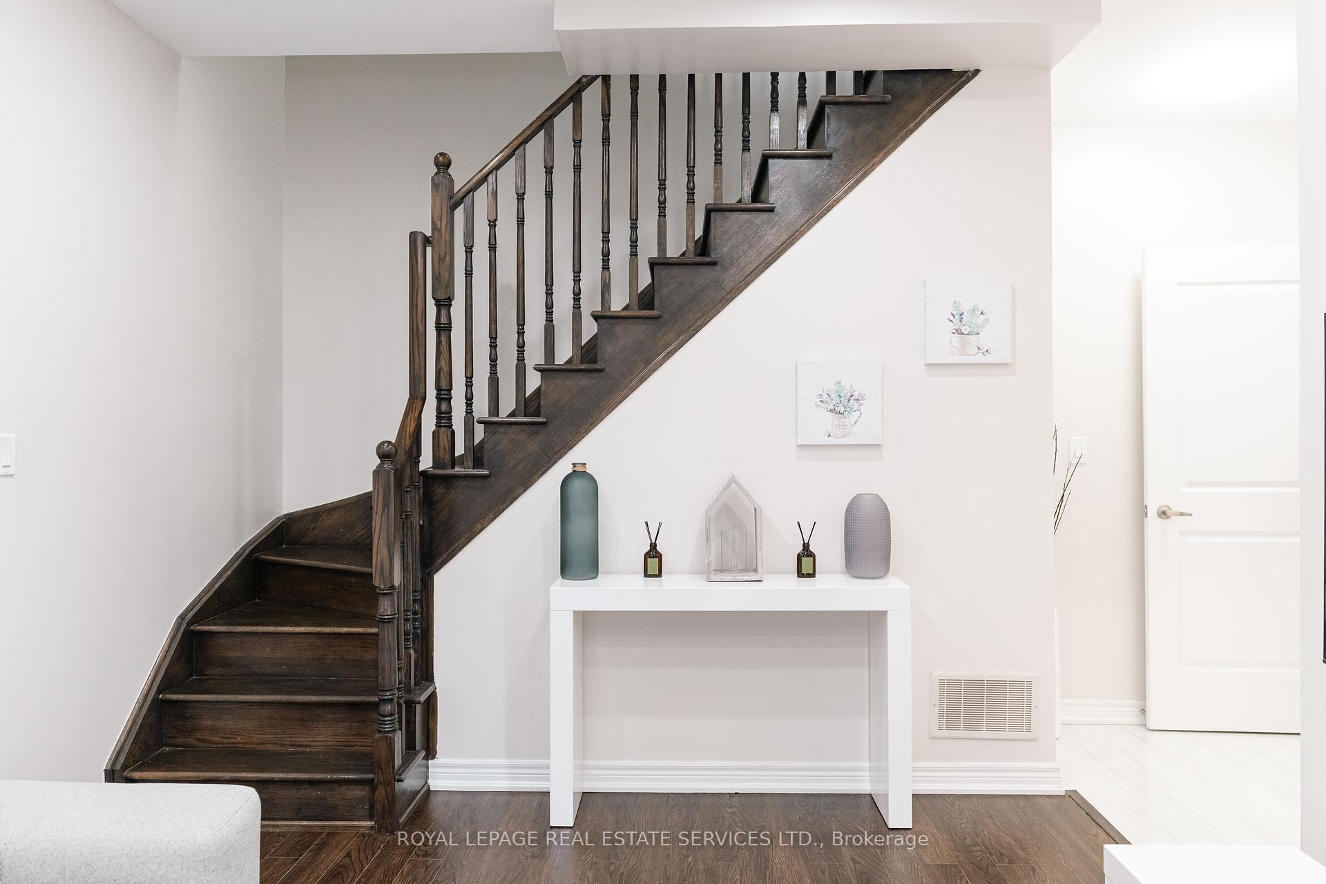2 Bedrooms Condo at 9621 Jane, Vaughan For sale