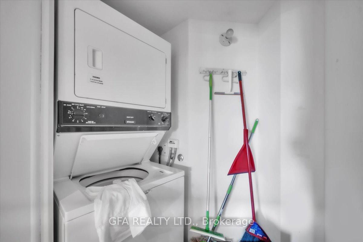 2 Bedrooms Condo at 550 Queens, Toronto For sale