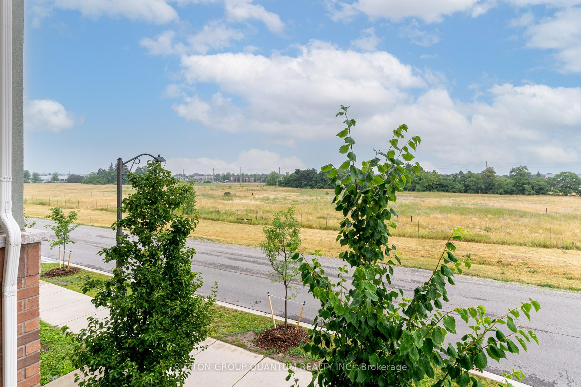 2 Bedrooms Condo at 275 Roxton, Oakville For sale