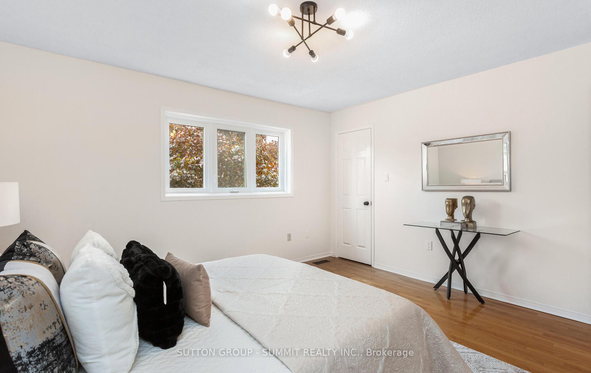 3 Bedrooms Condo at 550 Steddick, Mississauga For sale