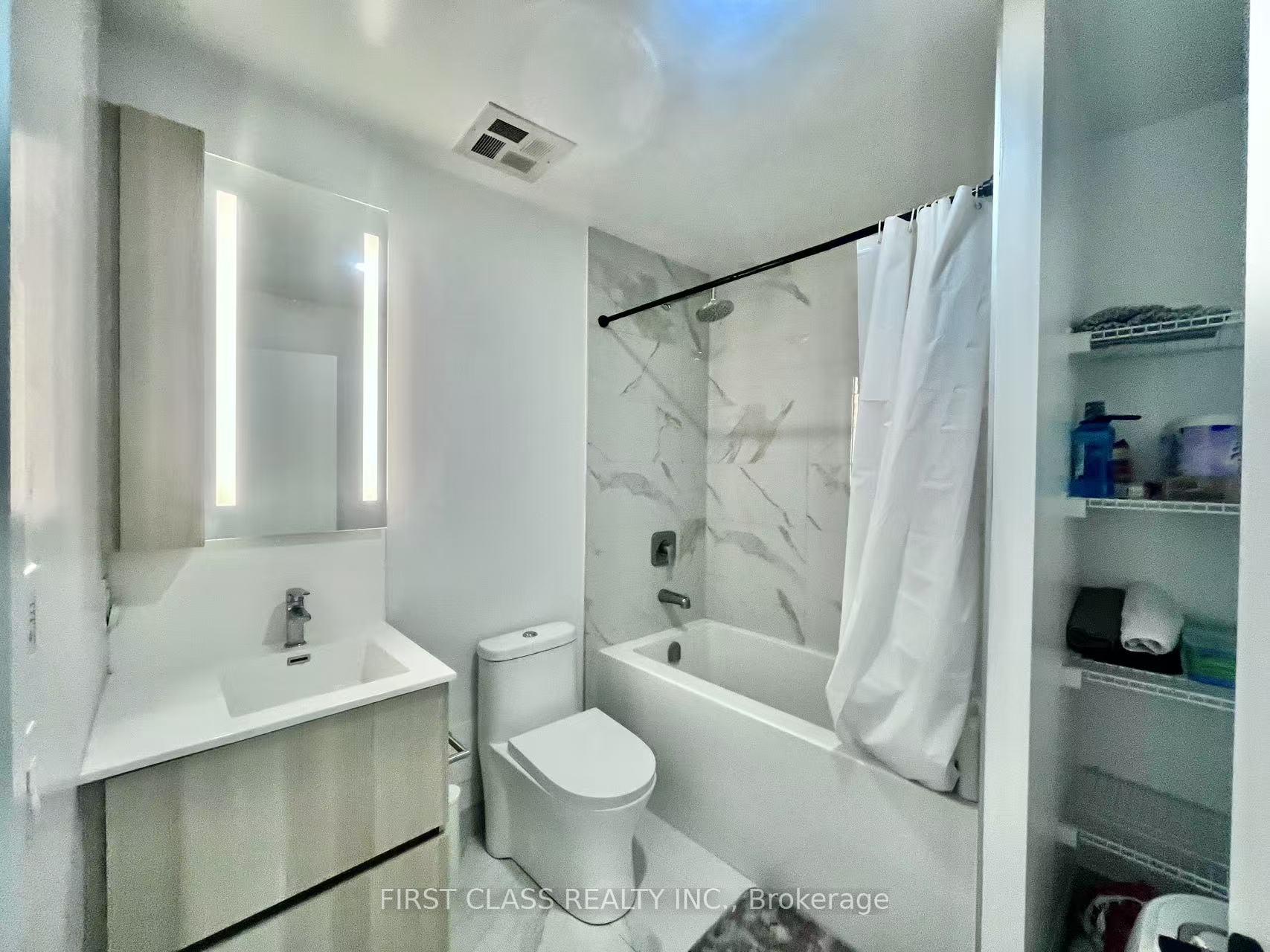 2 Bedrooms Condo at 220 Missinnihe, Mississauga For sale