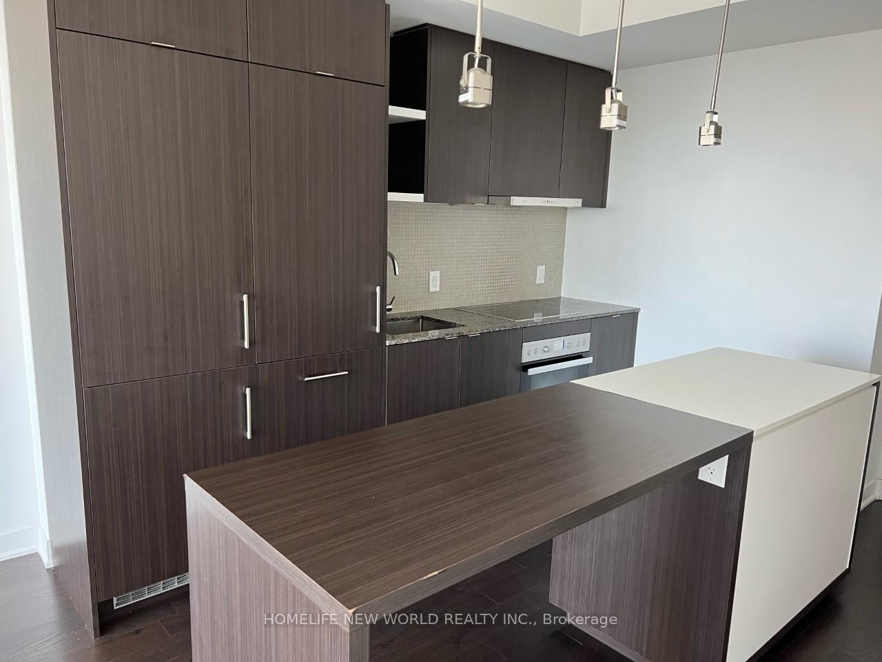 1 Bedroom Condo at 88 Harbour,  Toronto For sale