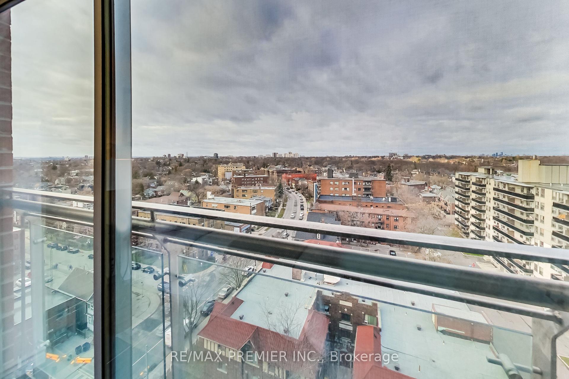 3 Bedrooms Condo at 15 Maplewood, Toronto For sale
