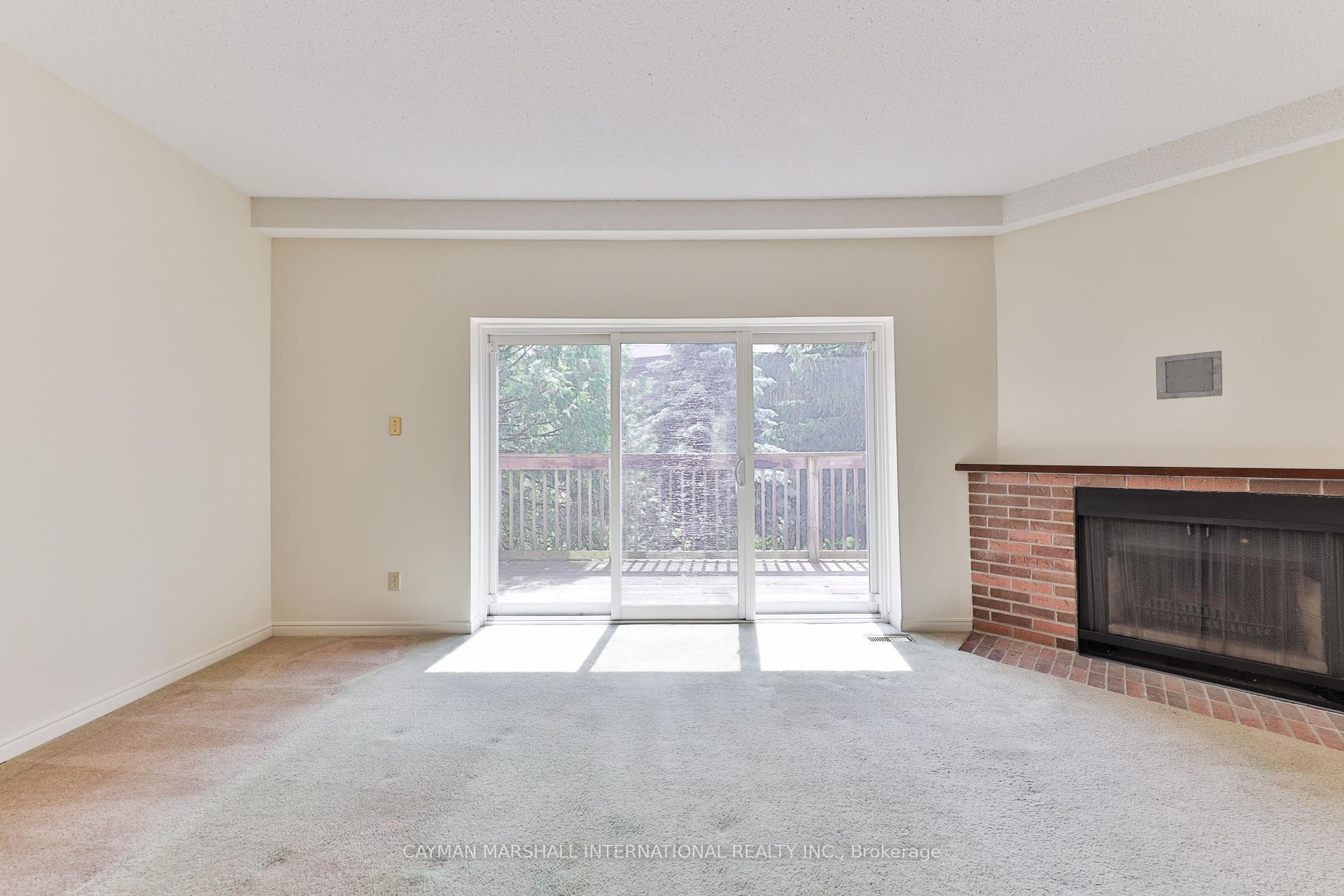 3 Bedrooms Condo at 1160 Walden, Mississauga For sale