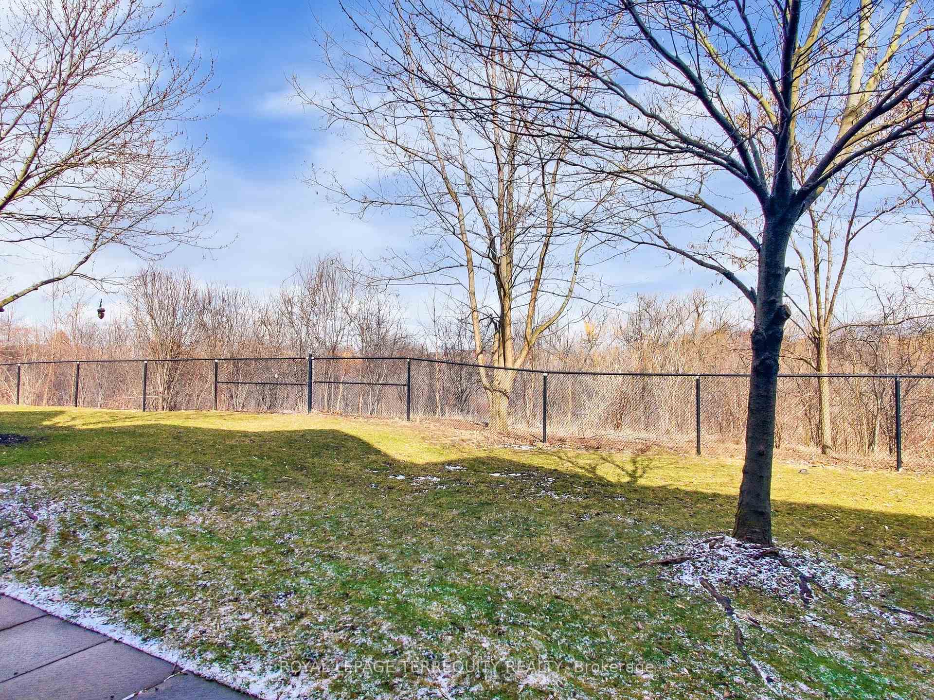 4 Bedrooms Condo at 6399 Spinnaker,  Mississauga For sale