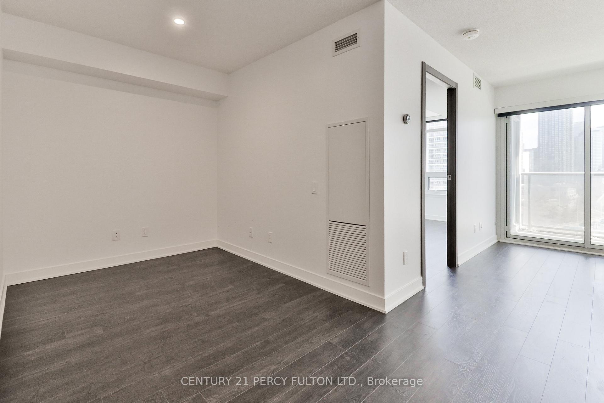 2 Bedrooms Condo at 19 Bathurst,  Toronto For sale