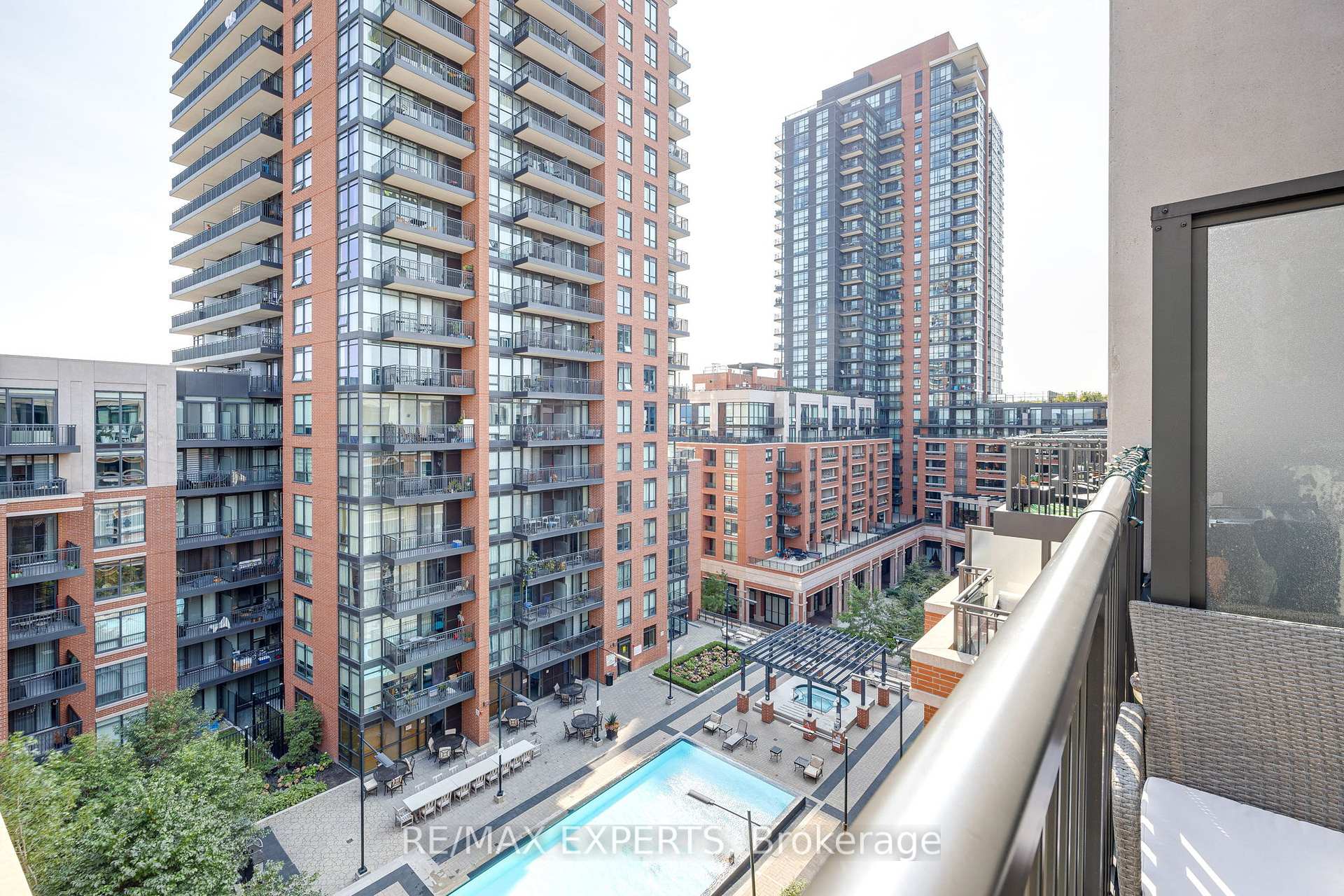 3 Bedrooms Condo at 36 Via Bagnato, Toronto For sale