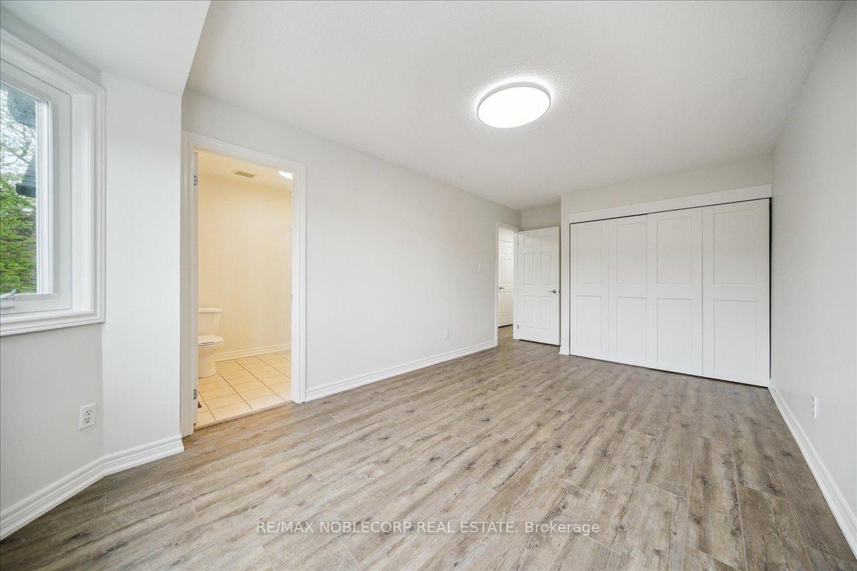 3 Bedrooms Condo at 20 William Farr, Vaughan For sale