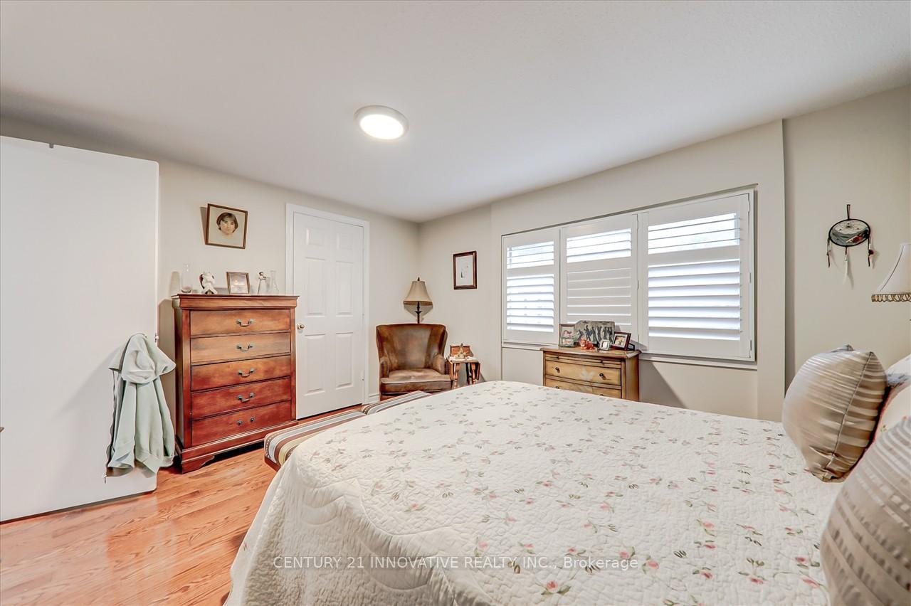 4 Bedrooms Condo at 100 Burrows Hall,  Toronto For sale