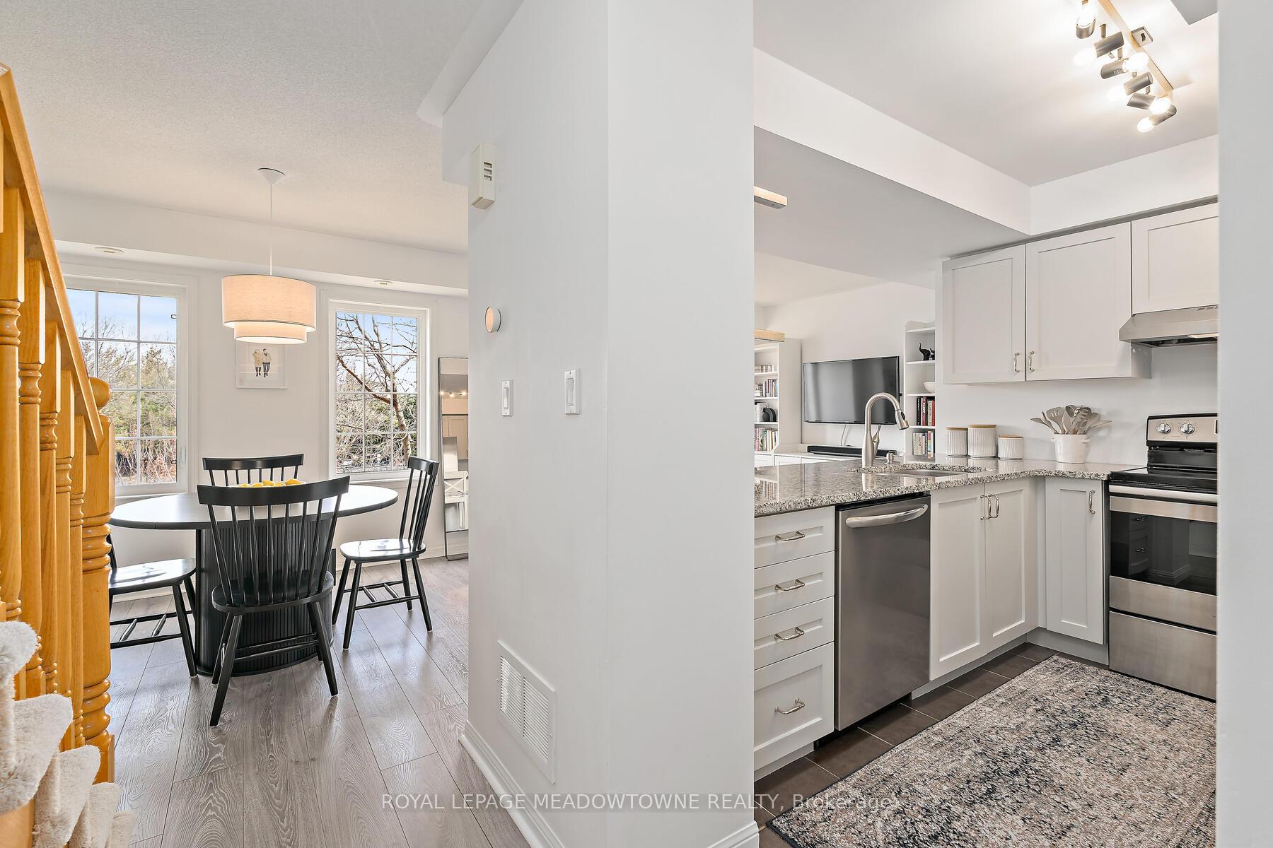 2 Bedrooms Condo at 2614 Dashwood, Oakville For sale