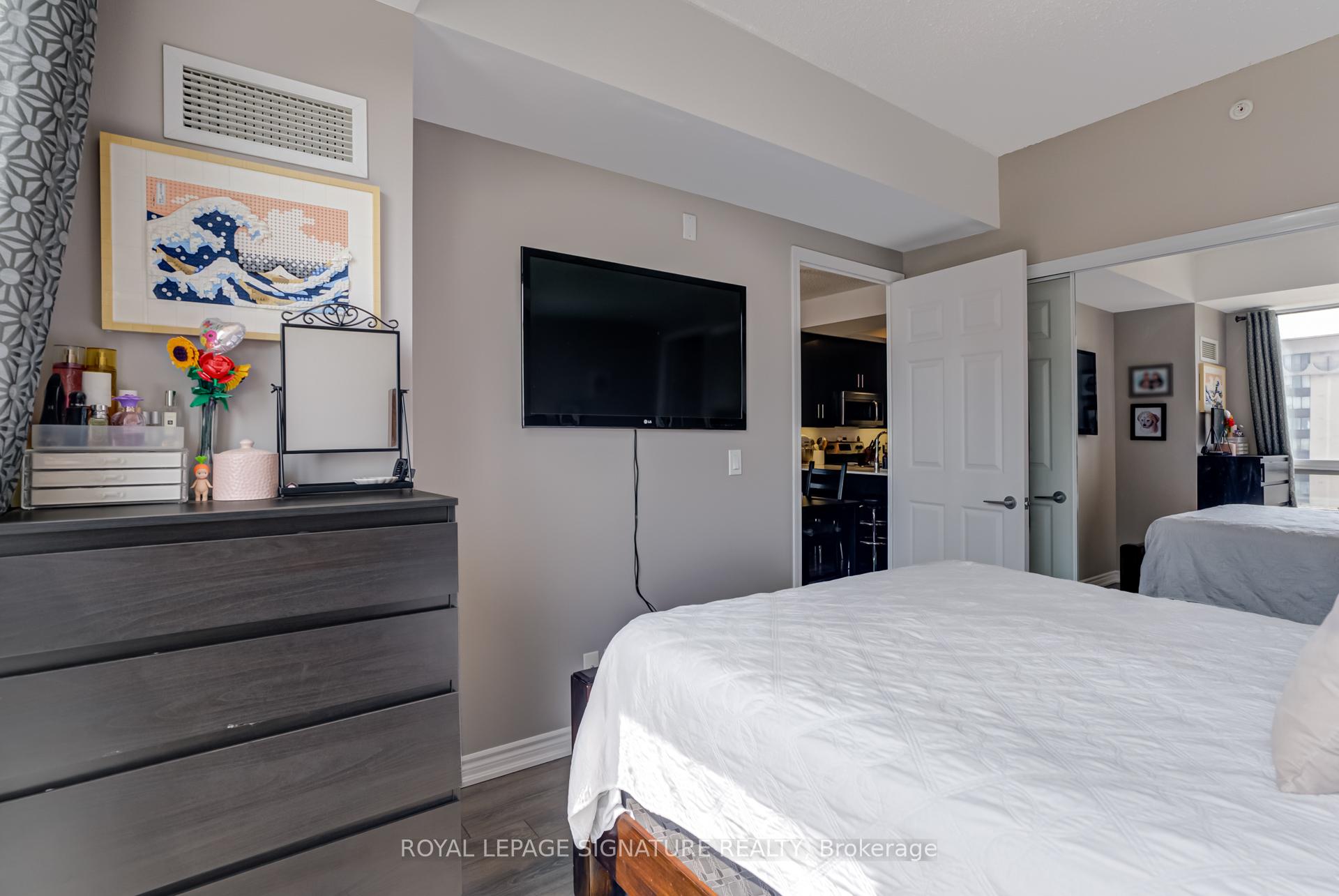 2 Bedrooms Condo at 15 James Finlay, Toronto For sale