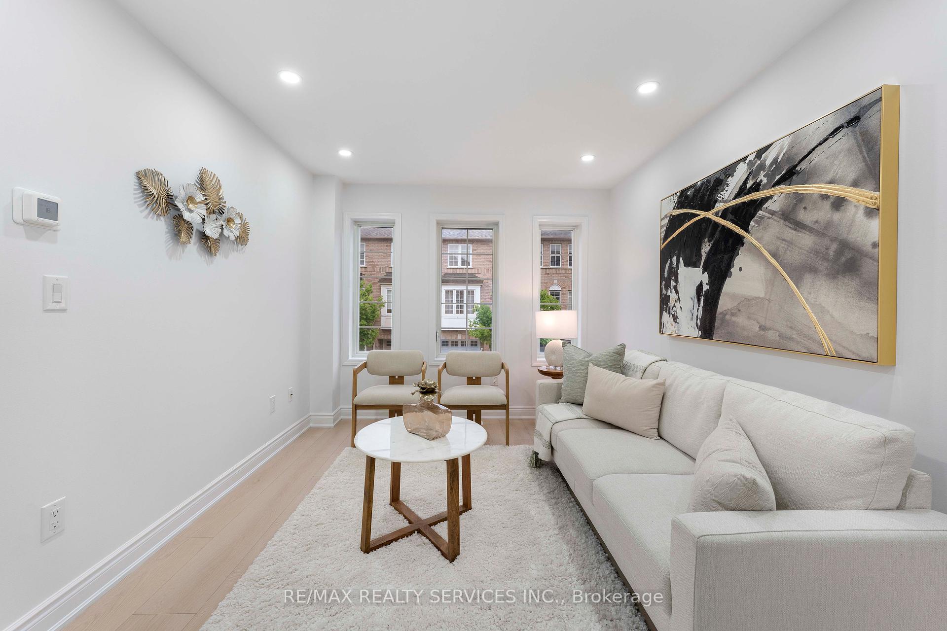 4 Bedrooms Condo at 80 Acorn, Mississauga For sale