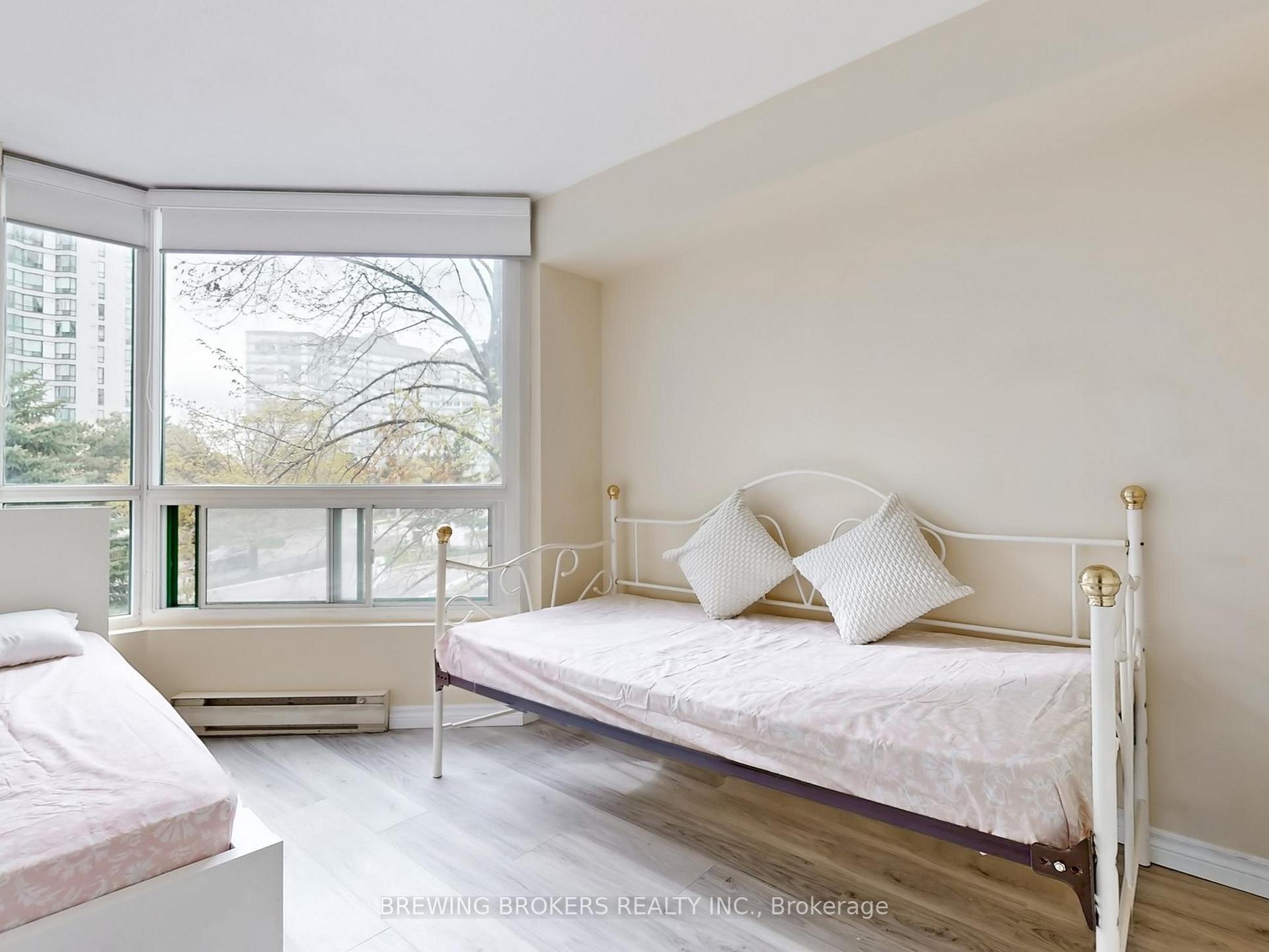 3 Bedrooms Condo at 4450 Tucana, Mississauga For sale