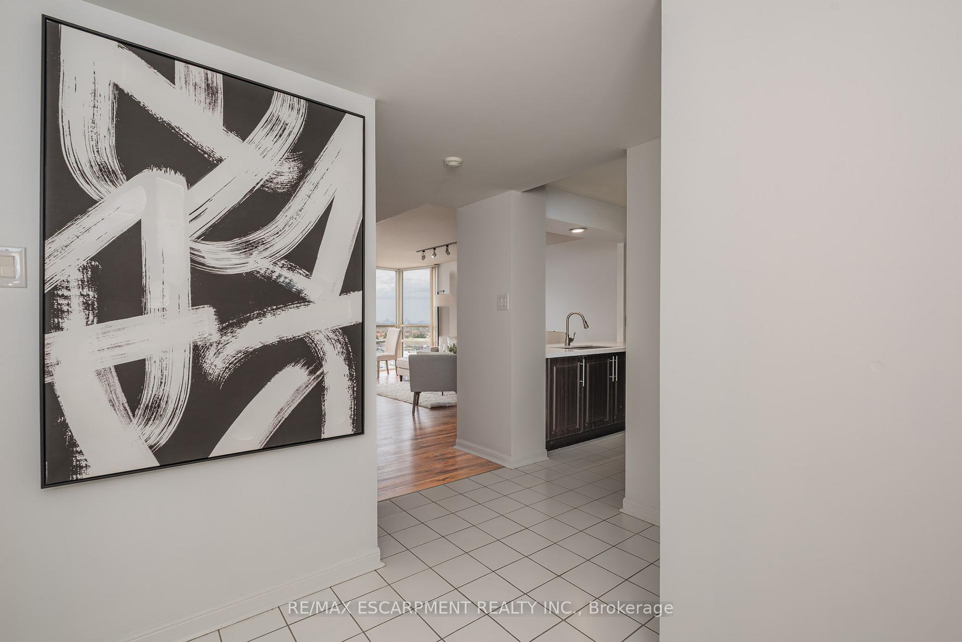 1 Bedroom Condo at 50 Eglinton, Mississauga For sale
