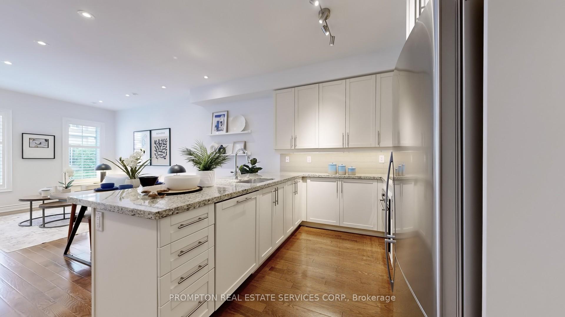 4 Bedrooms Condo at 30 Hargrave, Toronto For sale