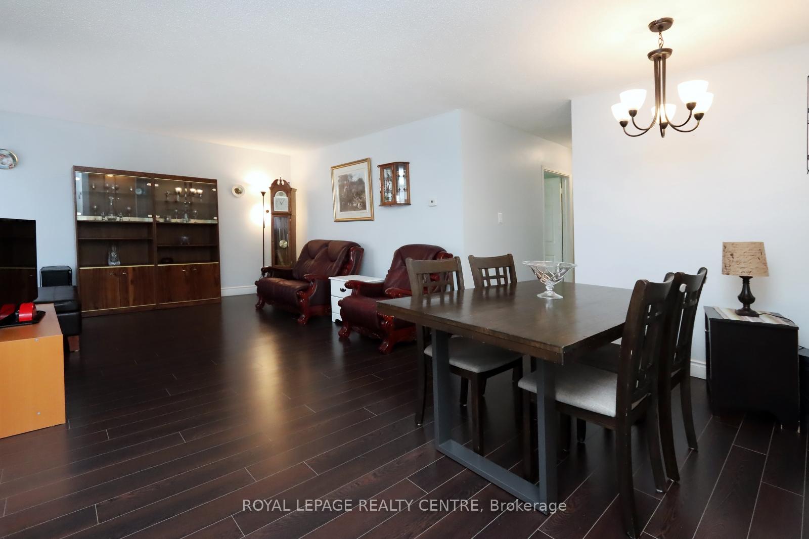 3 Bedrooms Condo at 2866 Battleford, Mississauga For sale