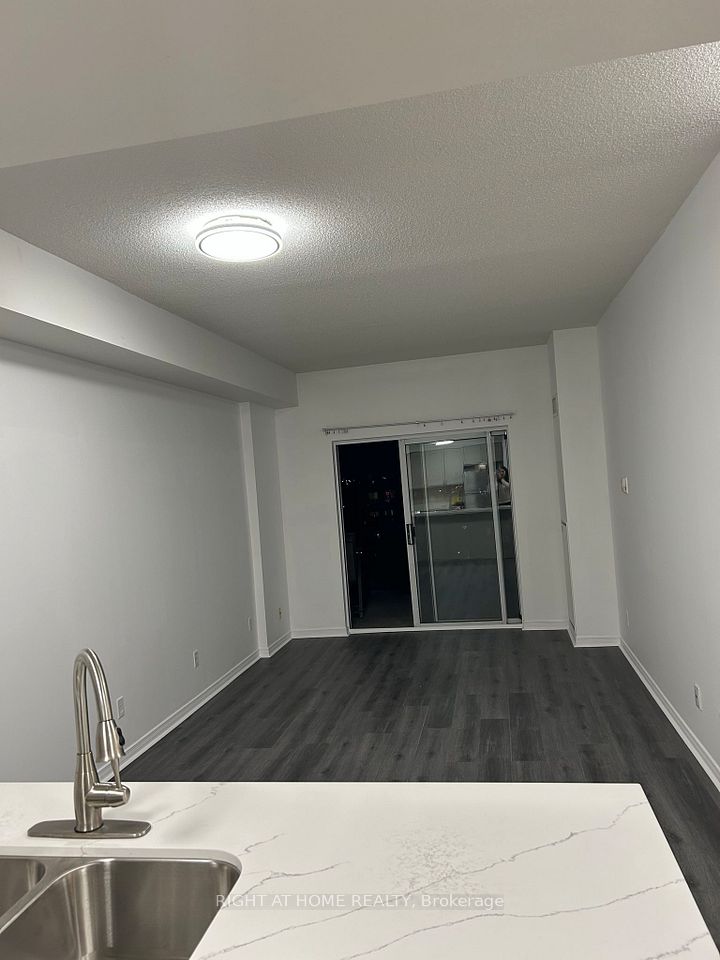 Living room, w/o to balcony