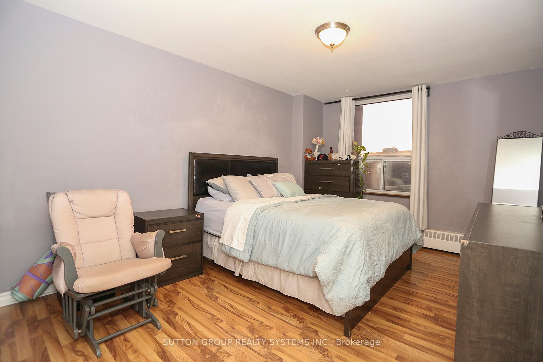 2 Bedrooms Condo at 31 Four Winds, Toronto For sale