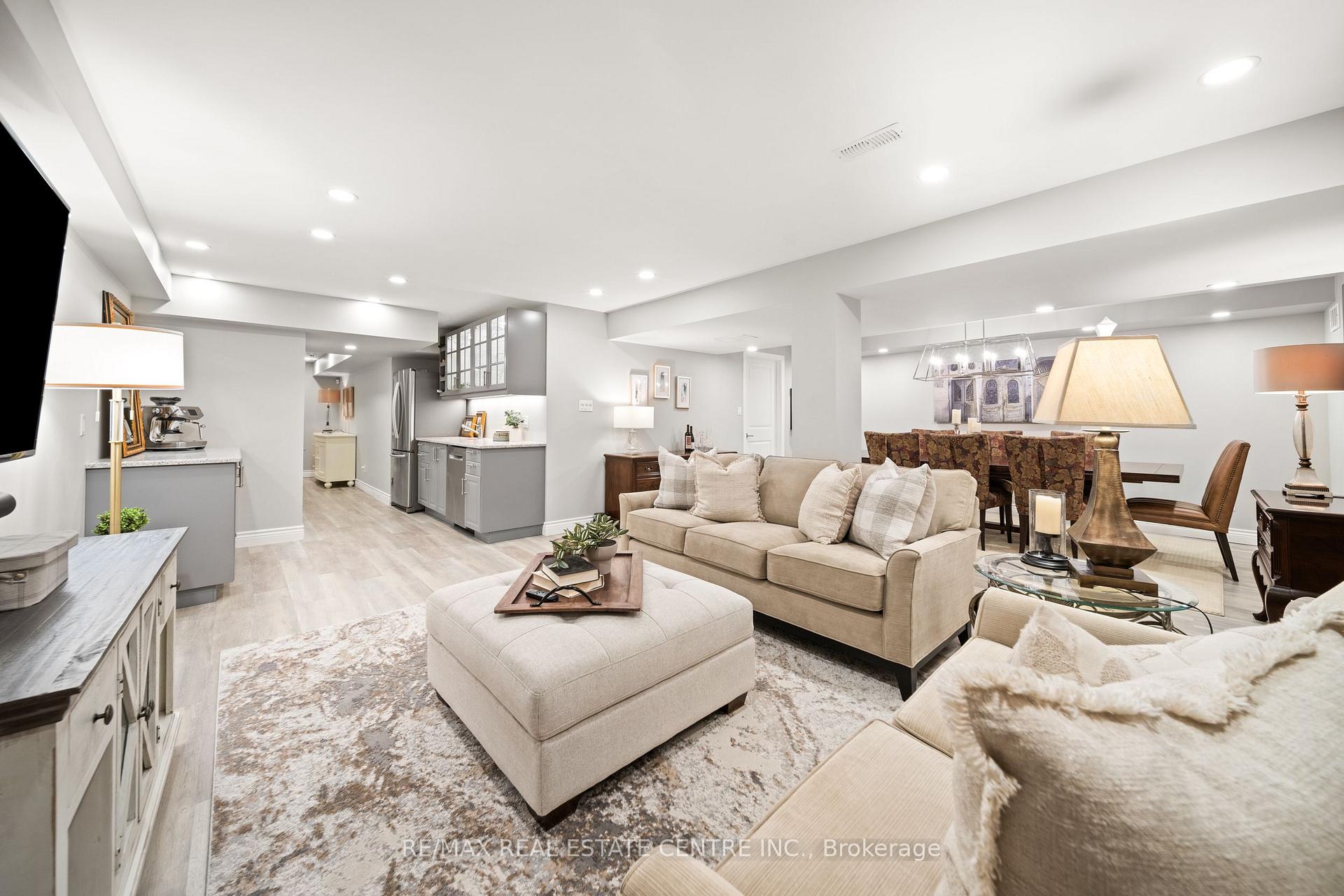 3 Bedrooms Condo at 441 Stonehenge, Hamilton For sale