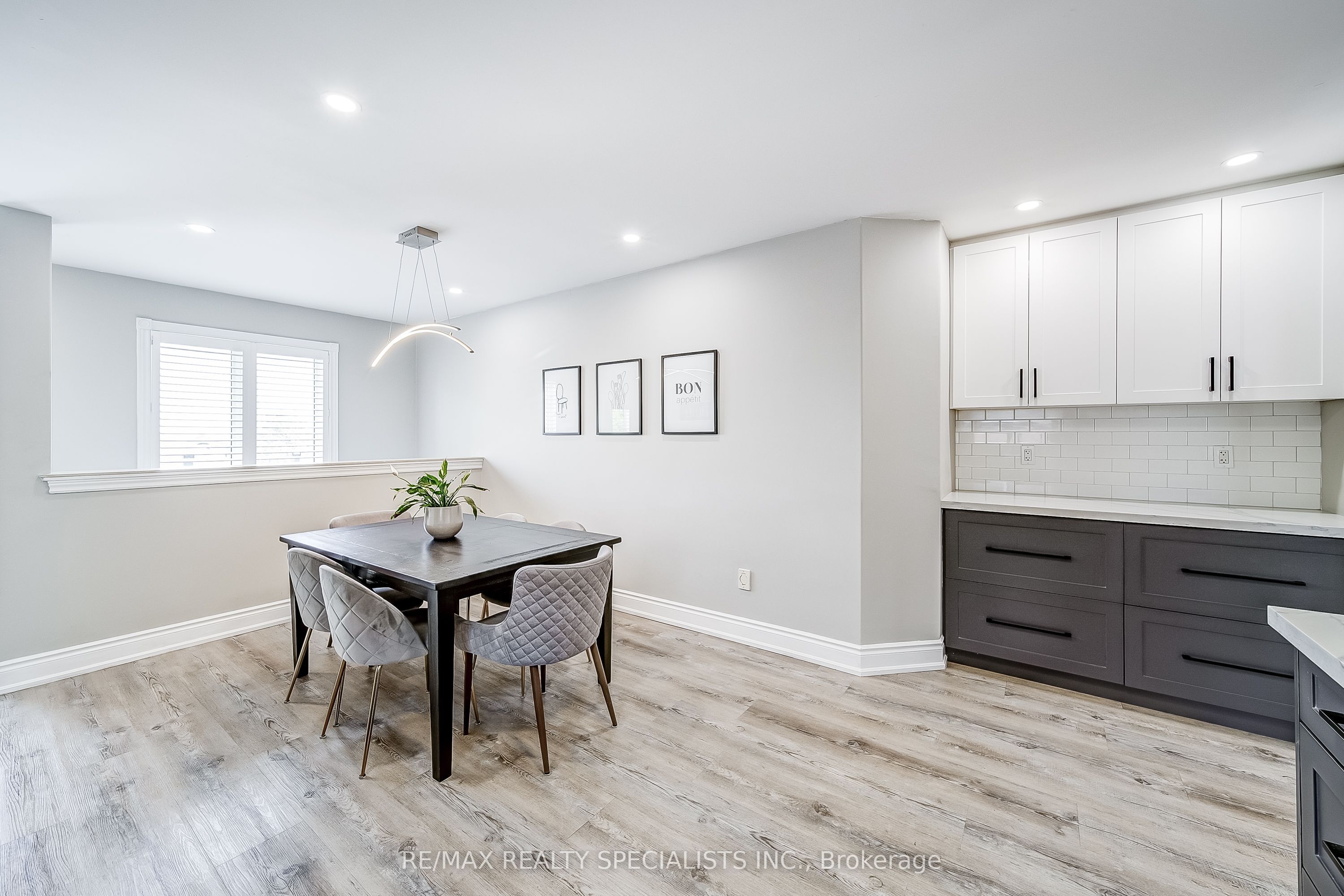 8 Wyman Crescent