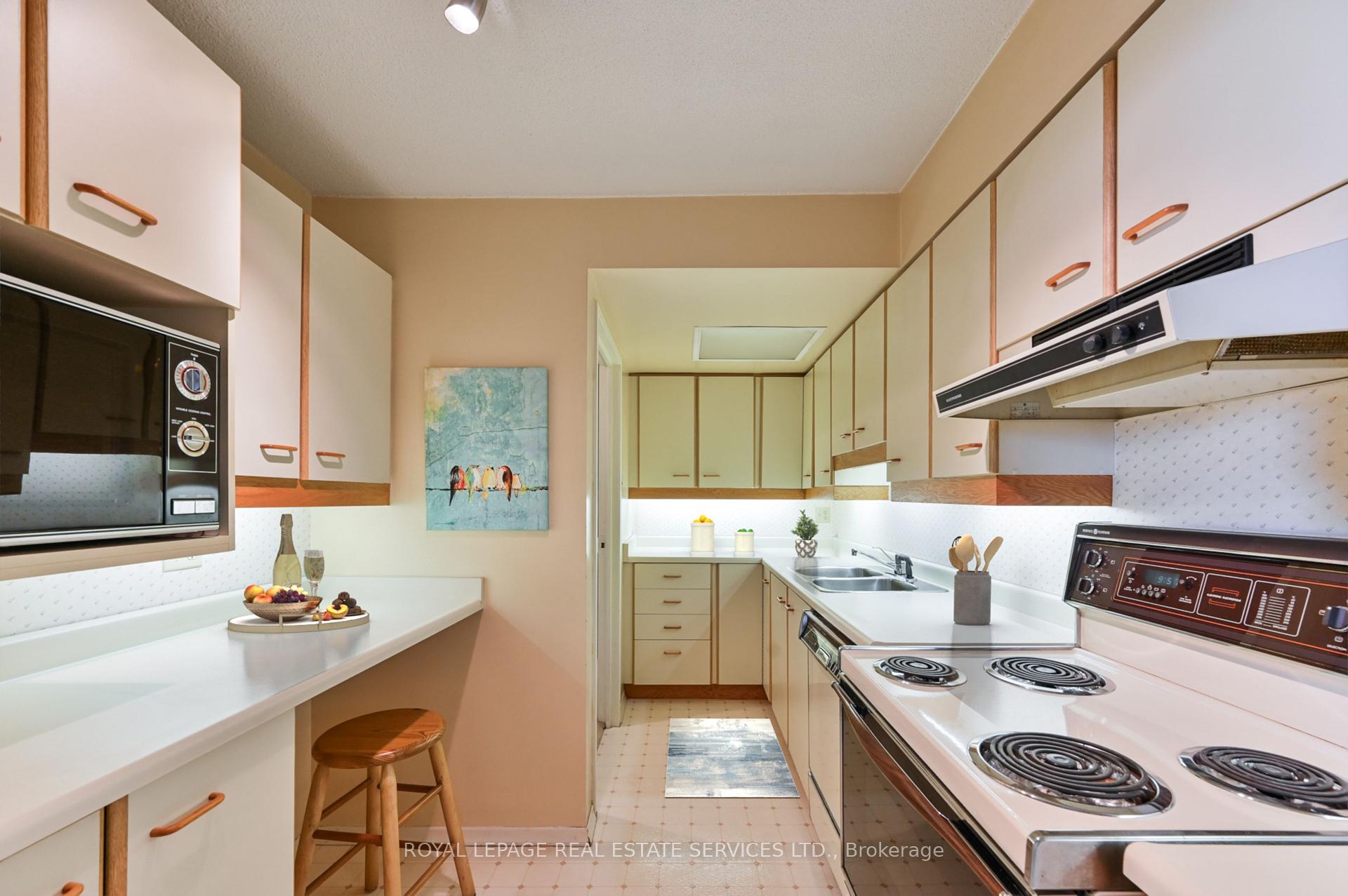 2 Bedrooms Condo at 284 Mill, Toronto For sale