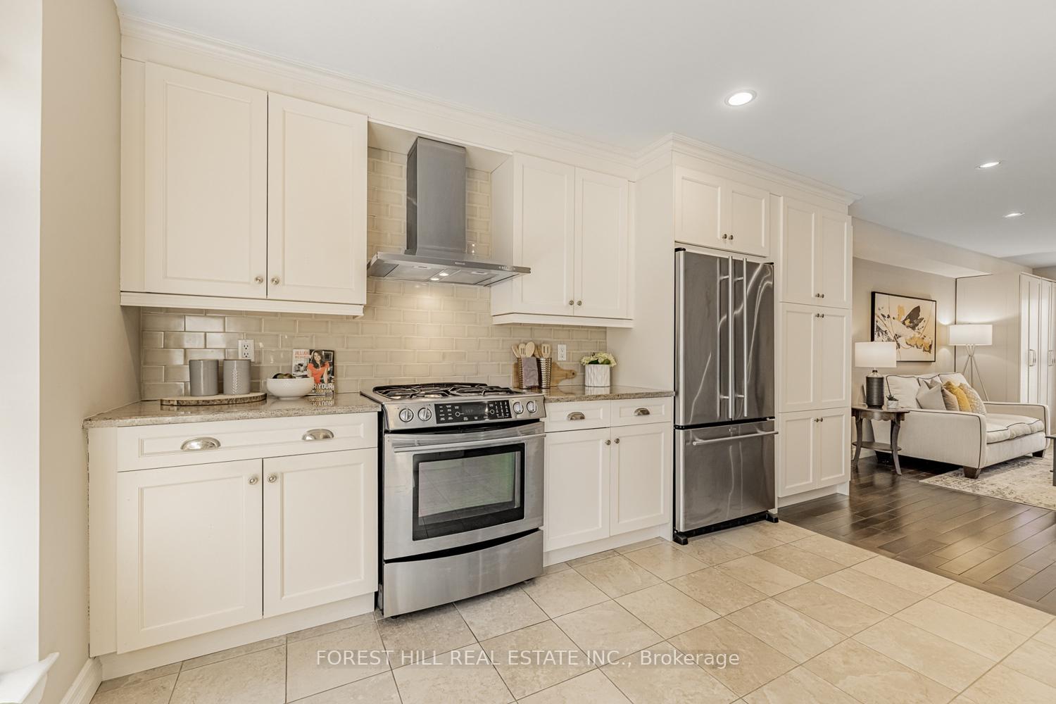 5 Bedrooms Condo at 21 Snowshoe Mill, Toronto For sale