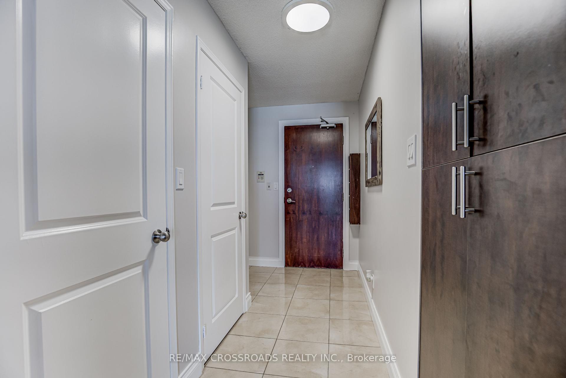 2 Bedrooms Condo at 8 Rosebank, Toronto For sale