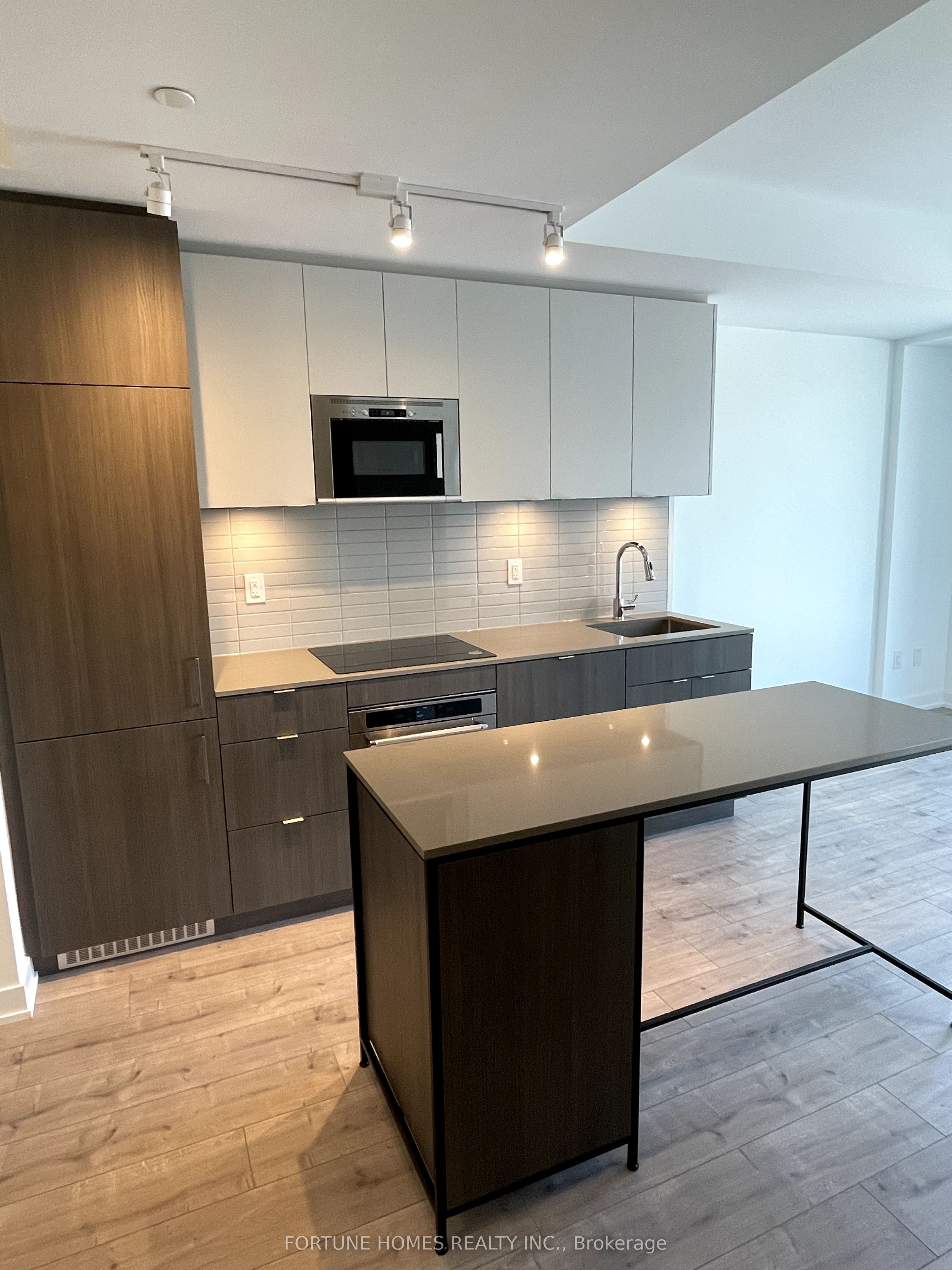 215 Lakeshore Road W, #340