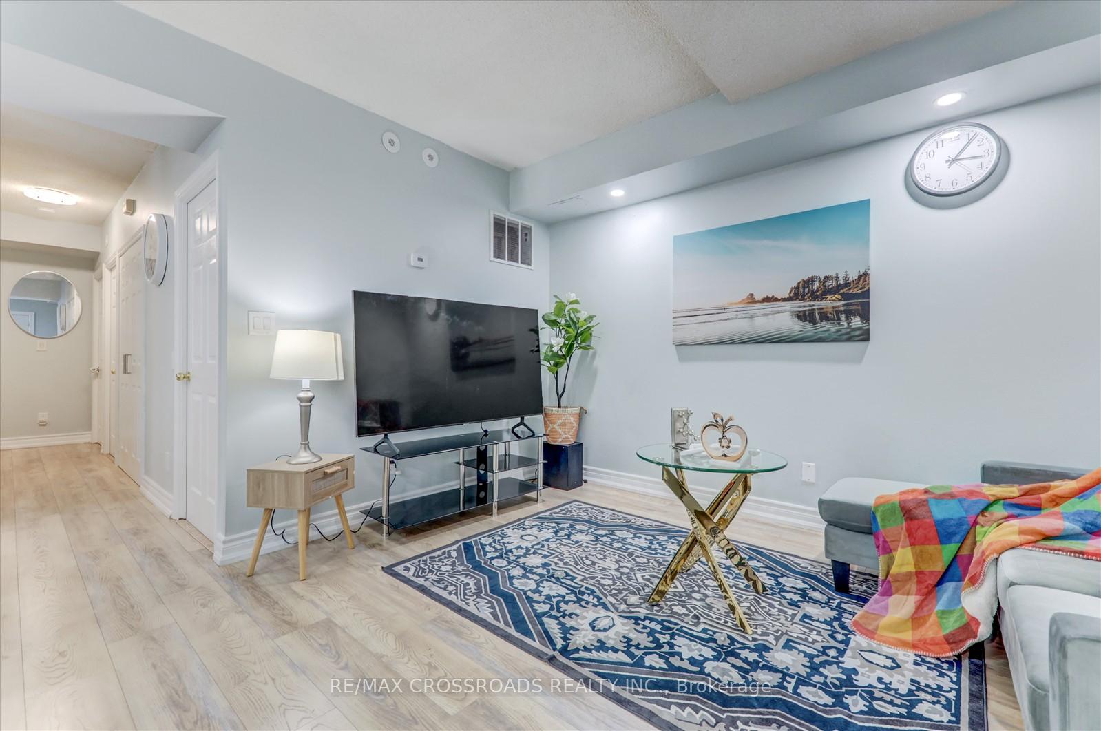 3 Bedrooms Condo at 3047 Finch, Toronto For sale