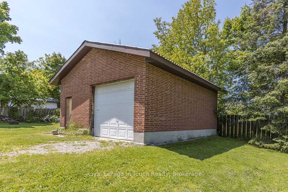 242 Barnett Avenue, Midland, ON L4R 1N1