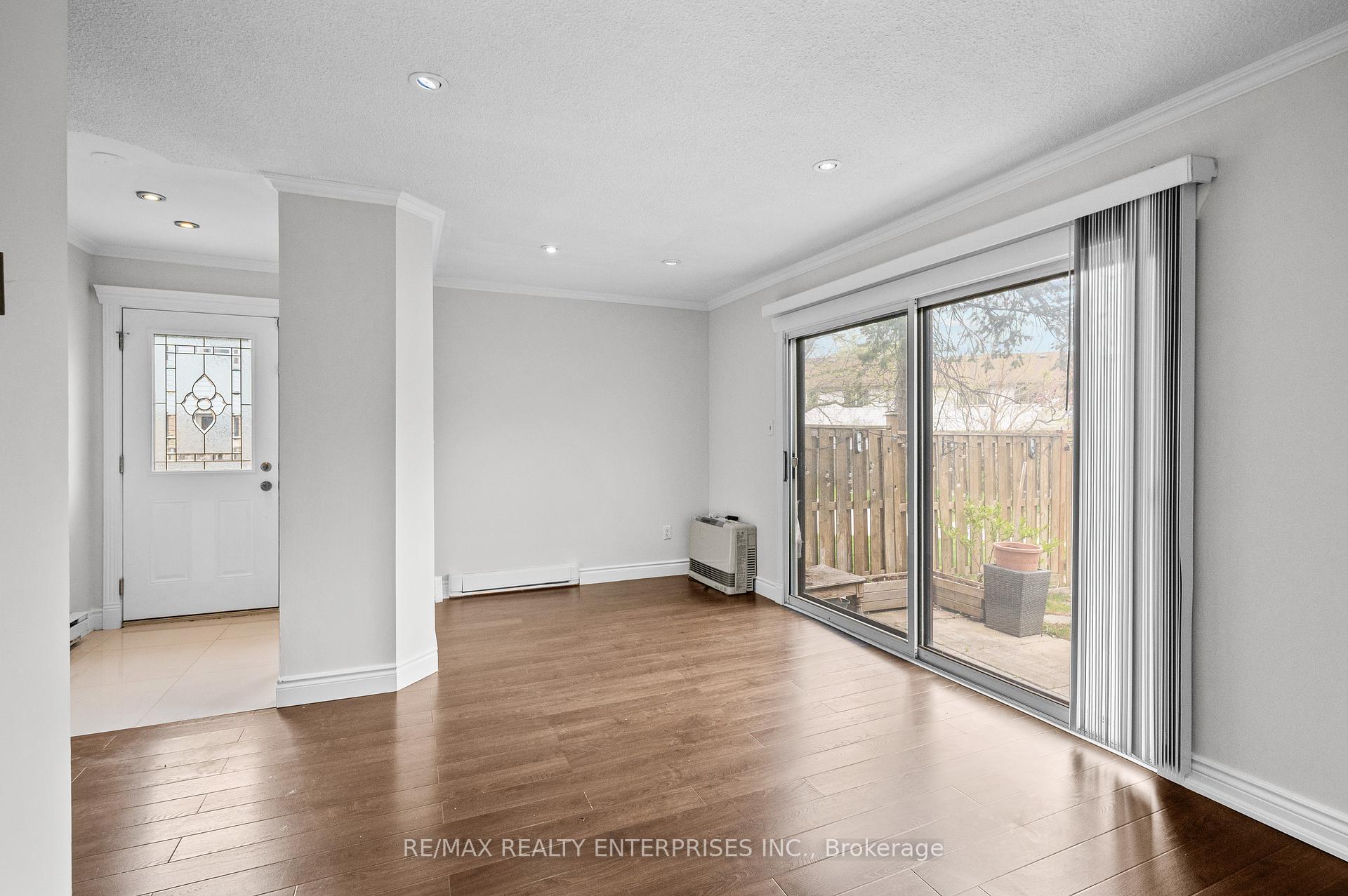 4 Bedrooms Condo at 6540 Falconer, Mississauga For sale